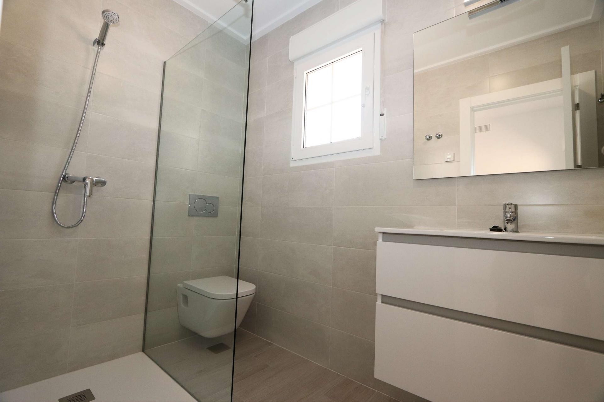 Resale - 4 Bedroom 4 Bathroom Villa in Sax -  - Alicante