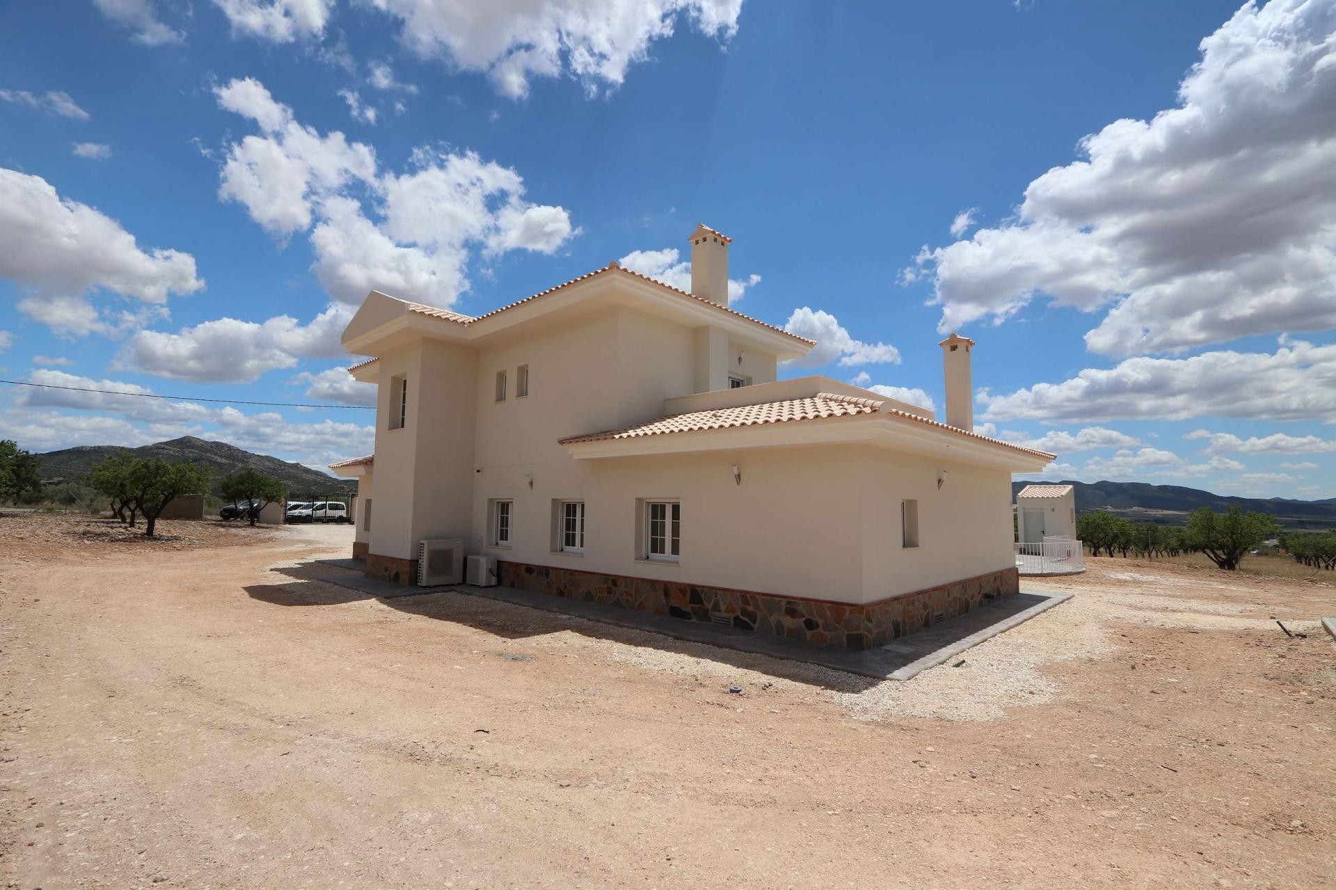 Resale - 4 Bedroom 4 Bathroom Villa in Sax -  - Alicante