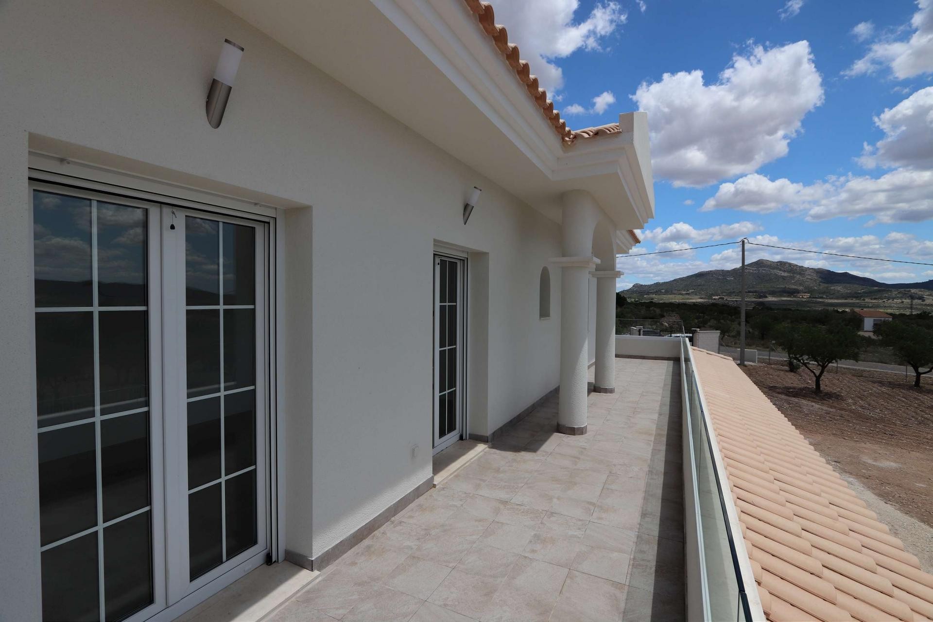 Resale - 4 Bedroom 4 Bathroom Villa in Sax -  - Alicante