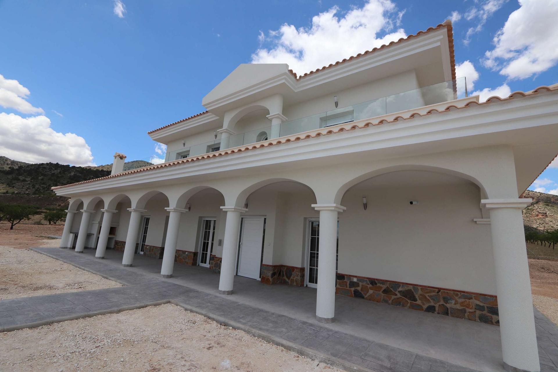 Resale - 4 Bedroom 4 Bathroom Villa in Sax -  - Alicante