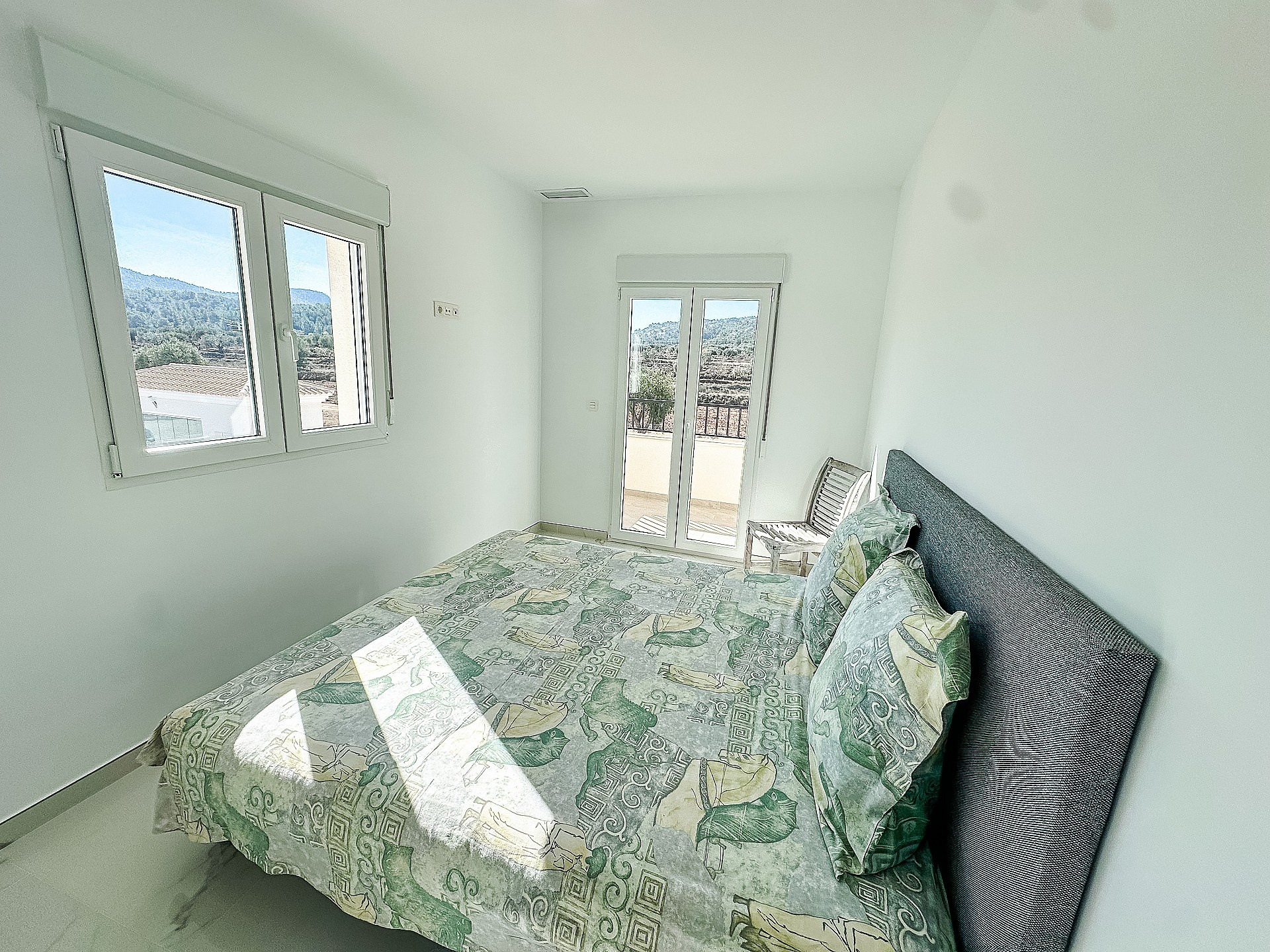 Resale - 4 Bedroom 3 Bathroom Villa in Sax -  - Alicante