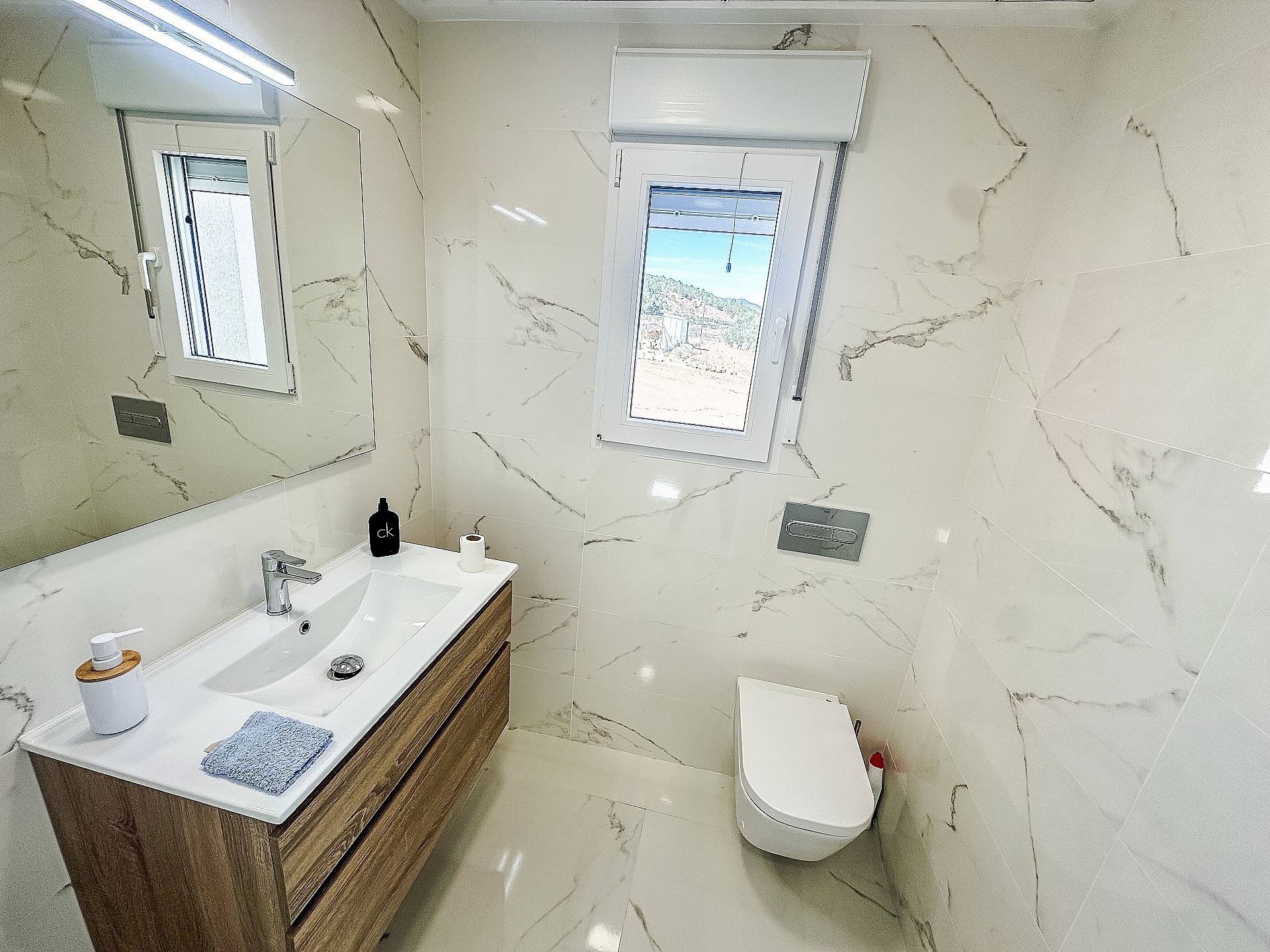 Resale - 4 Bedroom 3 Bathroom Villa in Sax -  - Alicante