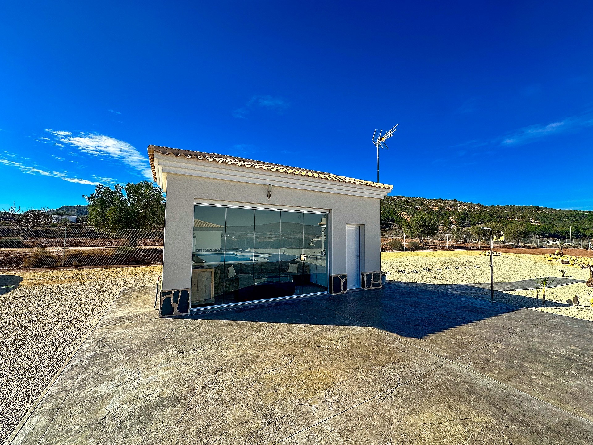 Resale - 4 Bedroom 3 Bathroom Villa in Sax -  - Alicante