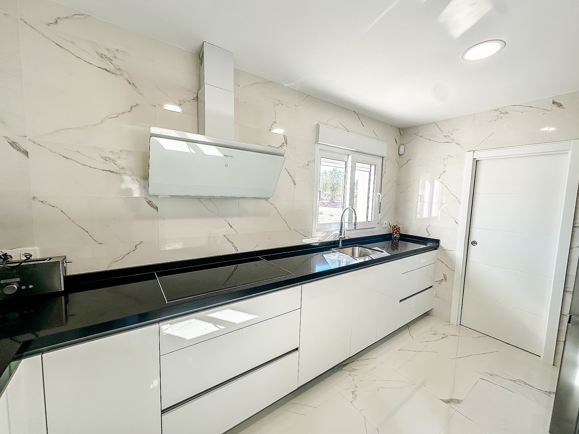 Resale - 4 Bedroom 3 Bathroom Villa in Sax -  - Alicante