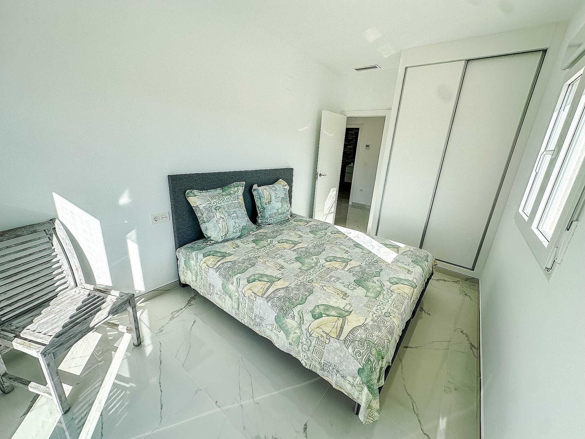 Resale - 4 Bedroom 3 Bathroom Villa in Sax -  - Alicante