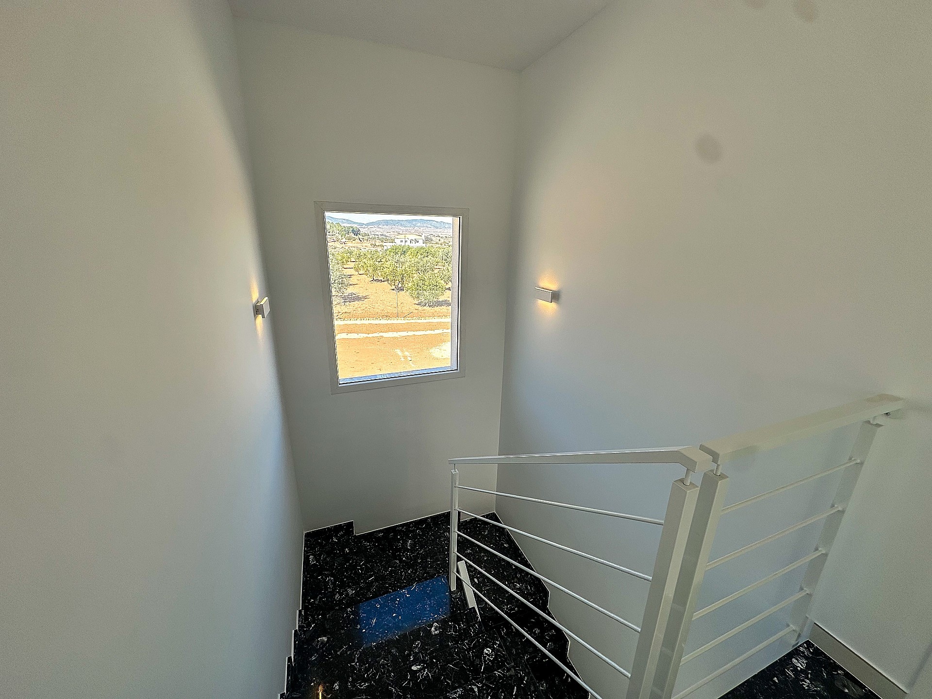 Resale - 4 Bedroom 3 Bathroom Villa in Sax -  - Alicante