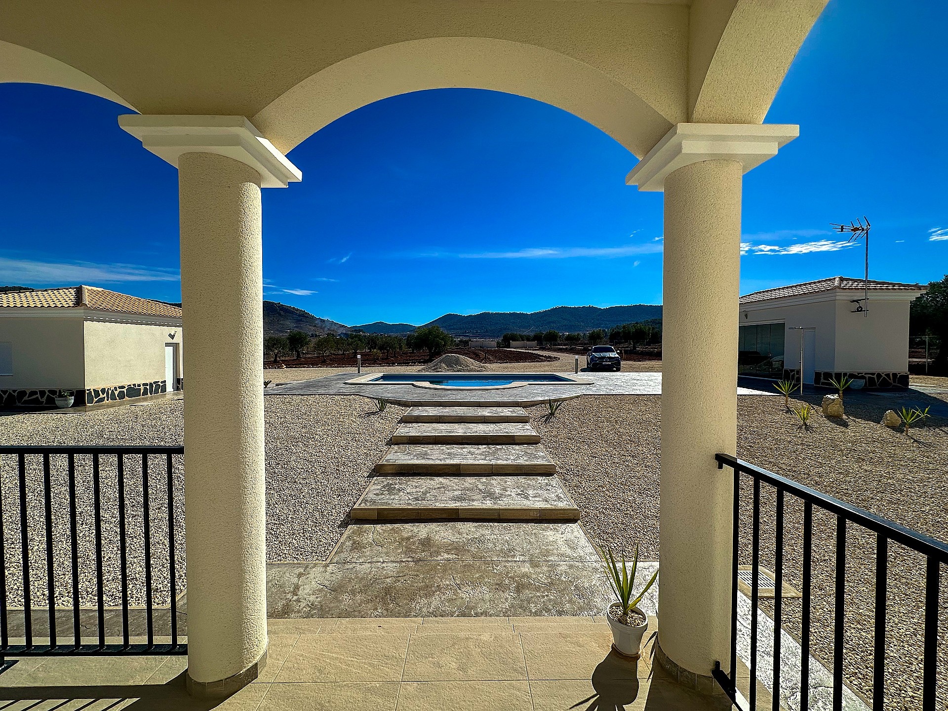 Resale - 4 Bedroom 3 Bathroom Villa in Sax -  - Alicante