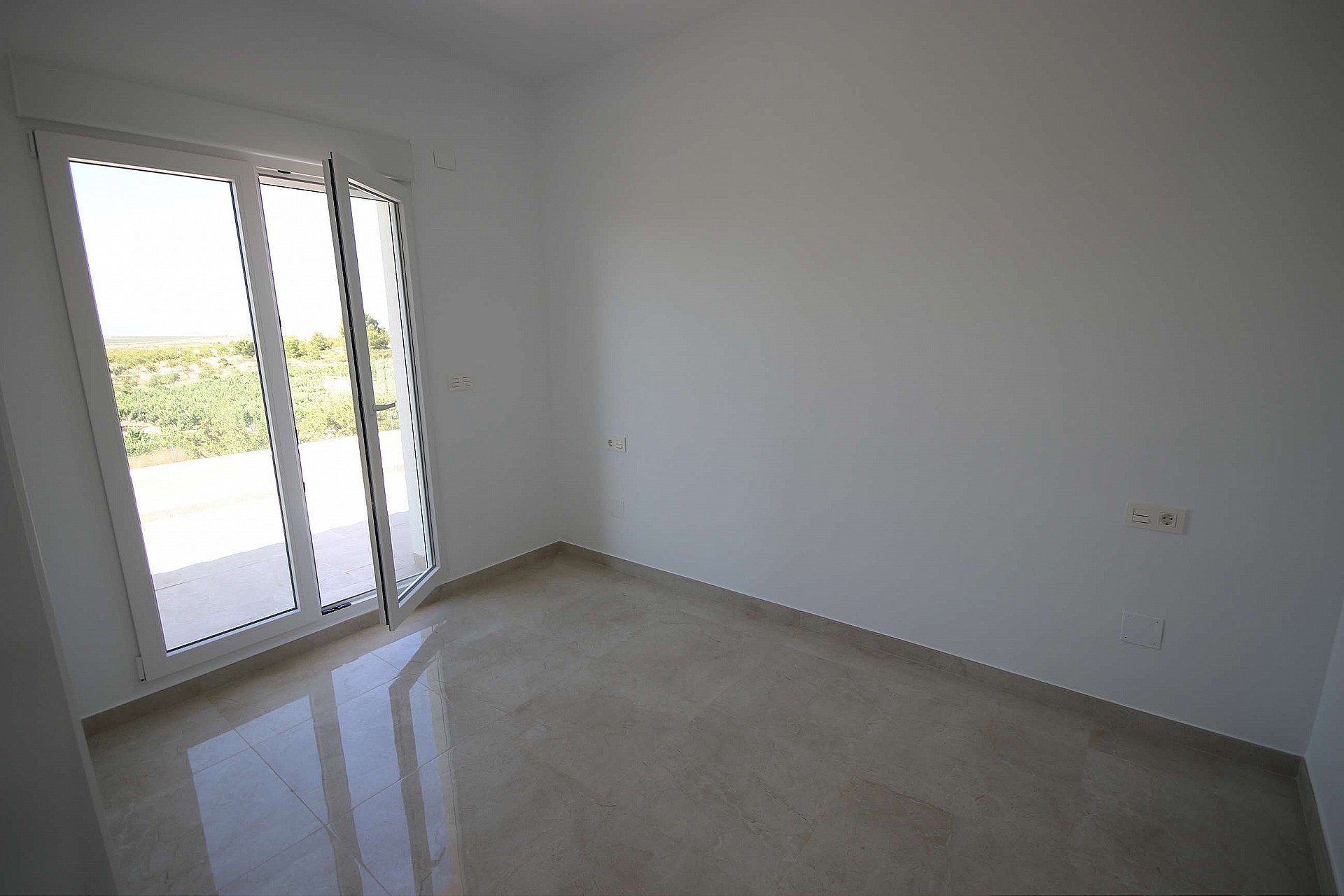 Resale - 4 Bedroom 3 Bathroom Villa in Sax -  - Alicante