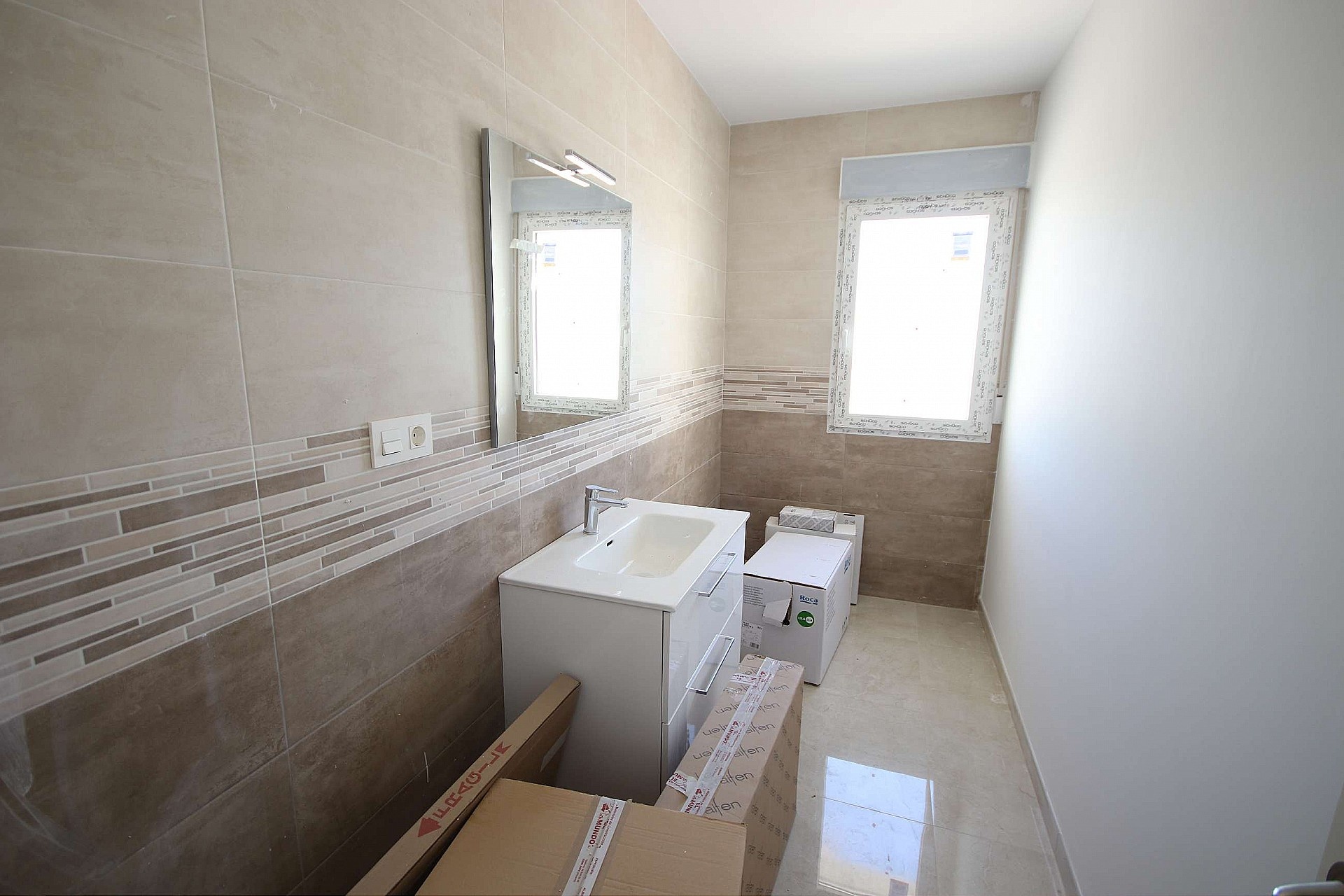 Resale - 4 Bedroom 3 Bathroom Villa in Sax -  - Alicante