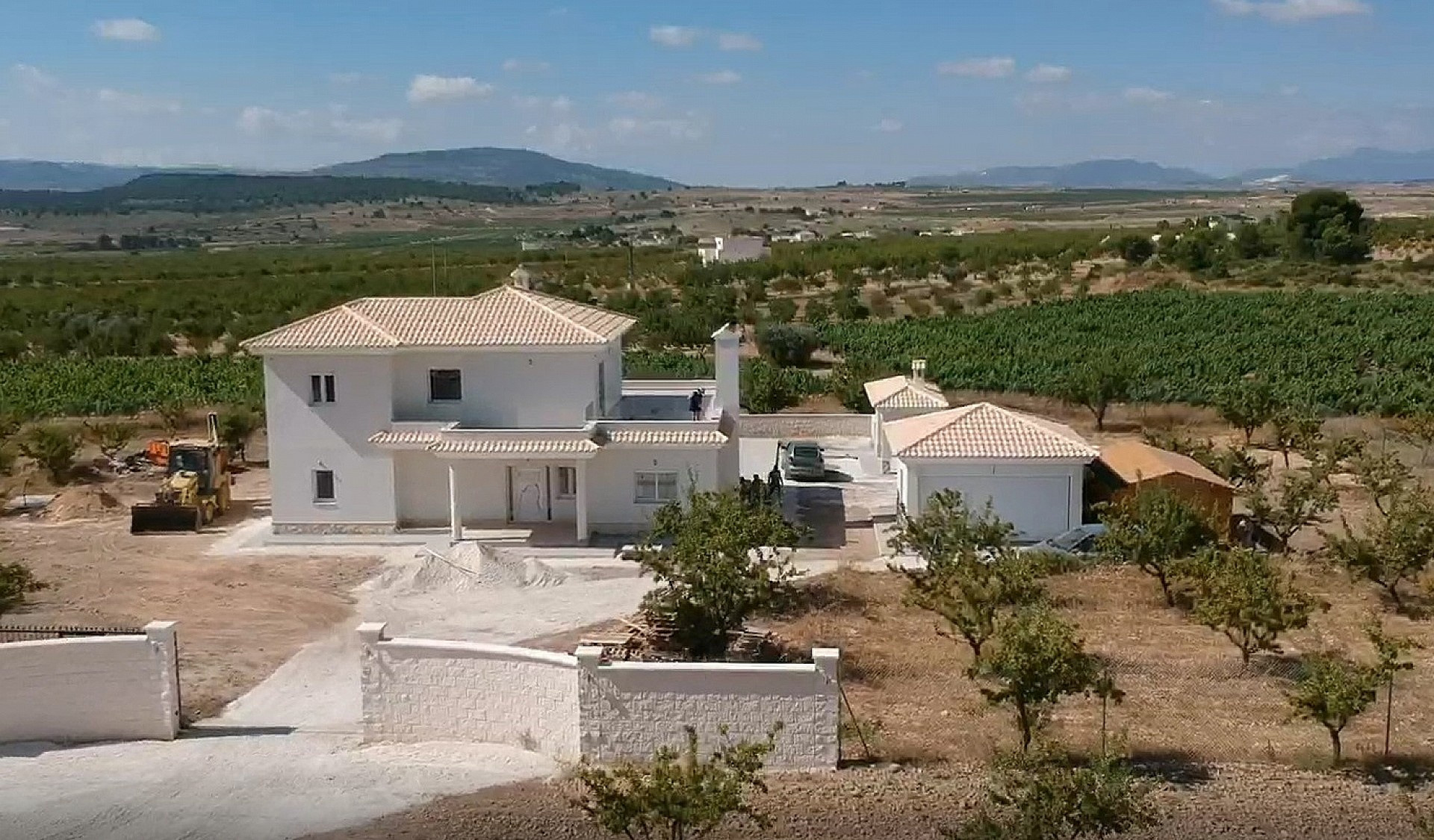 Resale - 4 Bedroom 3 Bathroom Villa in Sax -  - Alicante