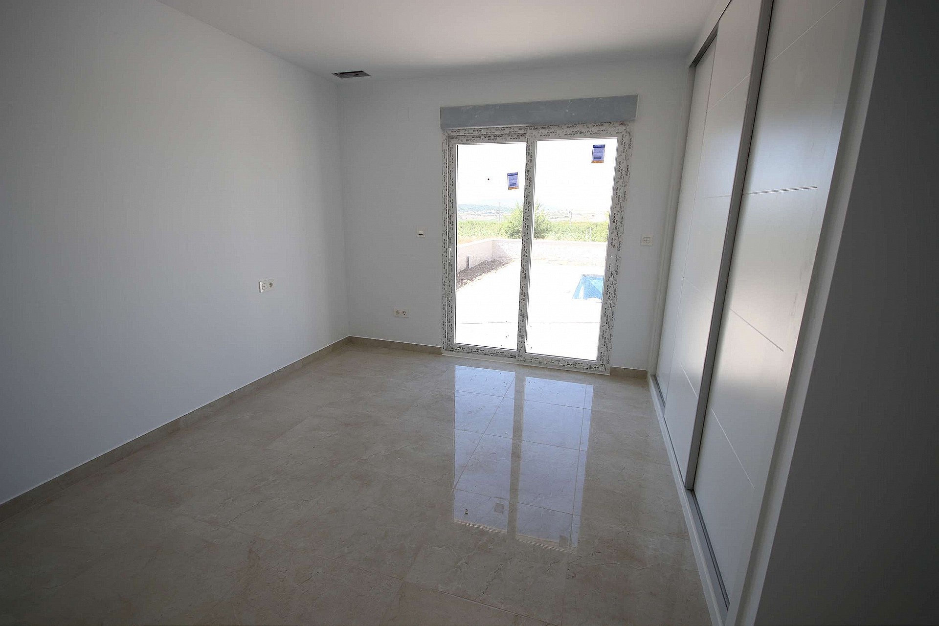 Resale - 4 Bedroom 3 Bathroom Villa in Sax -  - Alicante