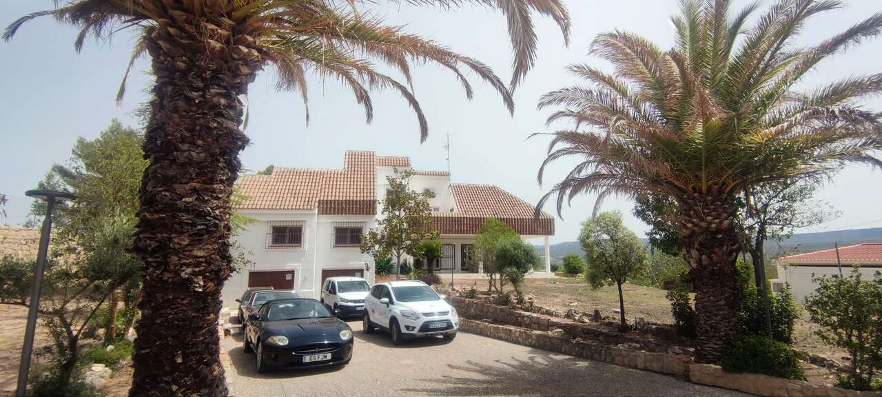 Resale - 9 Bedroom 6 Bathroom Commercial in Ayora - , Ayora, Valencia, Spain - Valencia