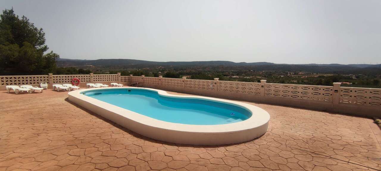 Resale - 9 Bedroom 6 Bathroom Commercial in Ayora - , Ayora, Valencia, Spain - Valencia