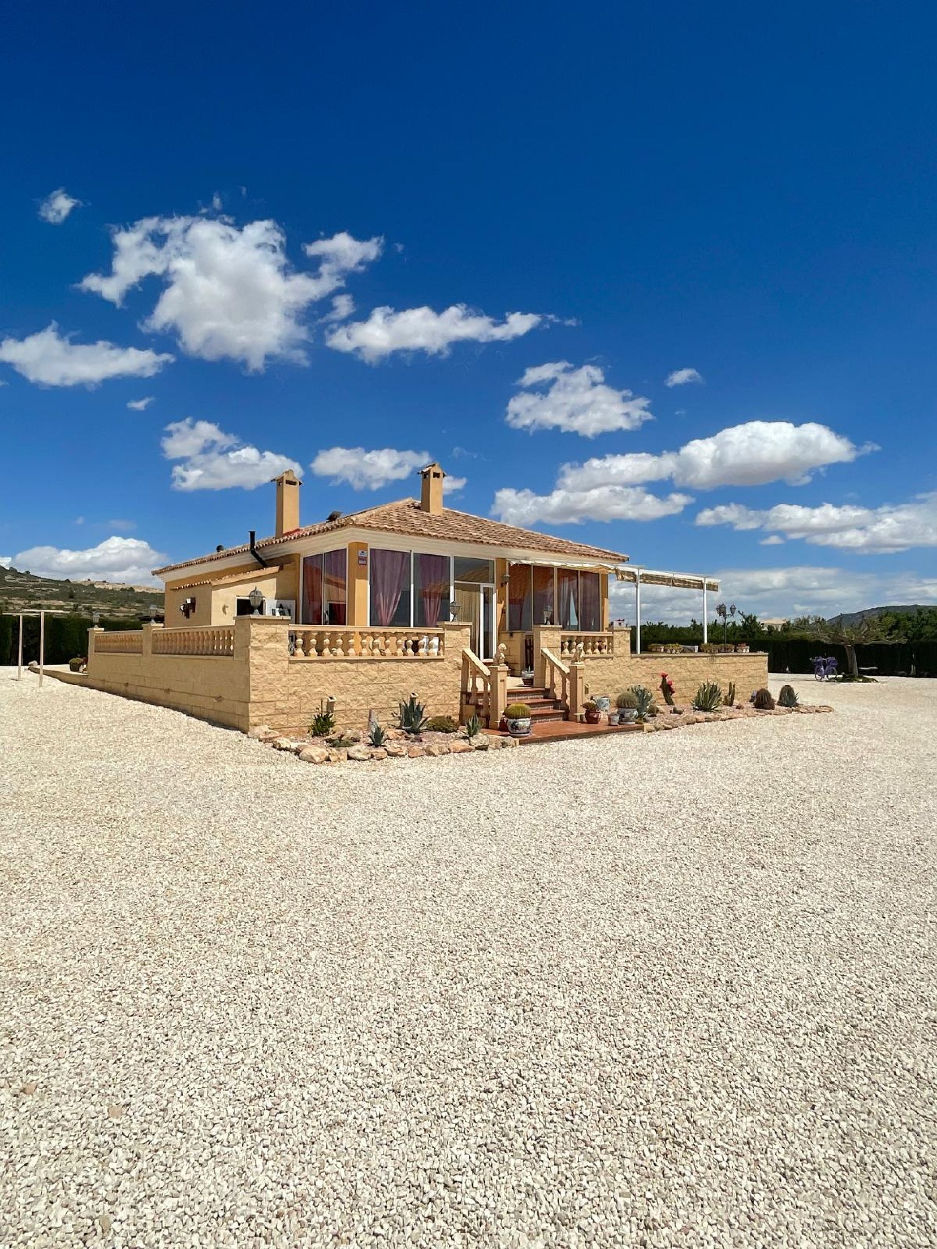 Sold - 4 Bedroom 3 Bathroom Villa in Pinoso -  - Alicante