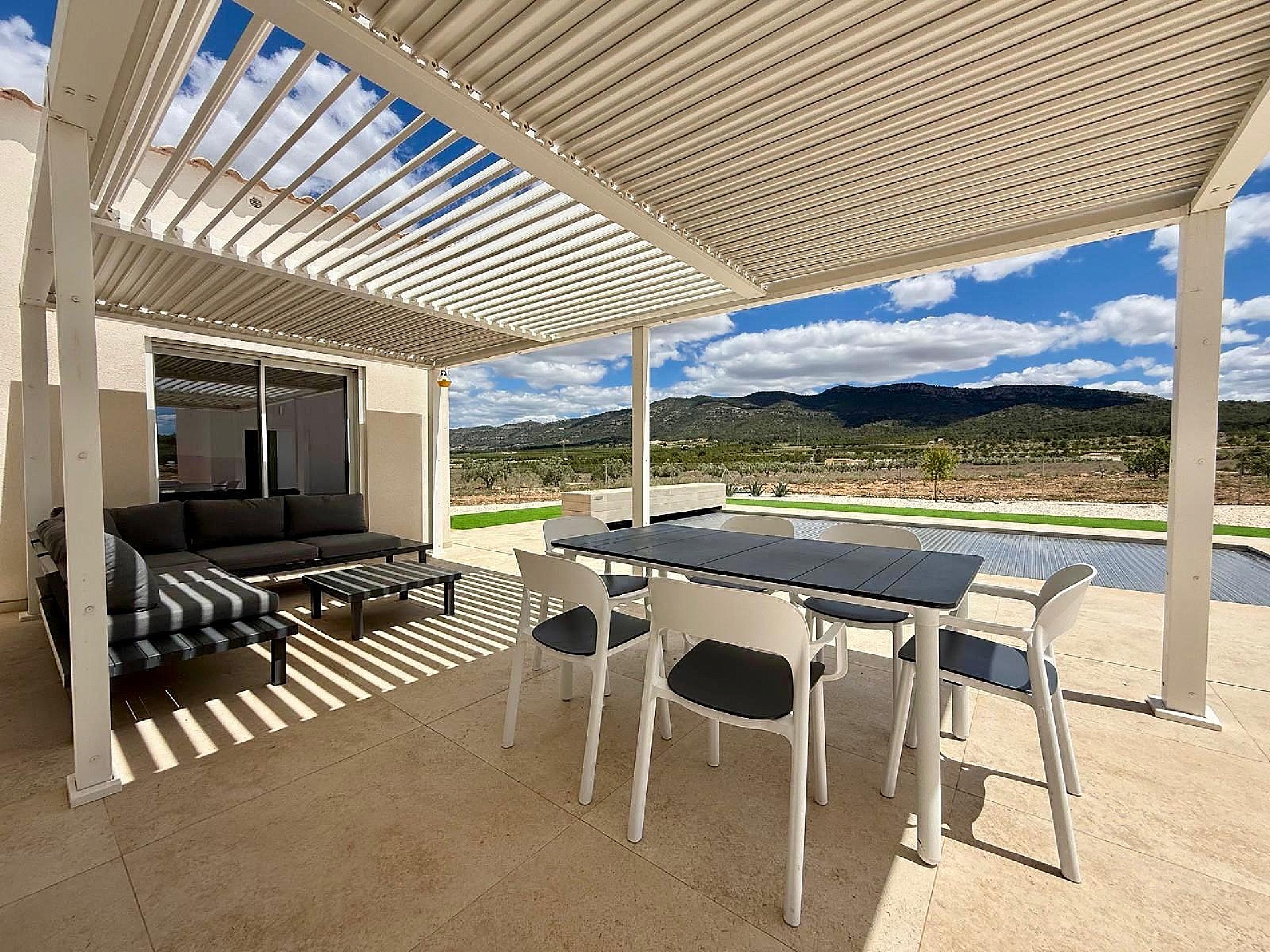Resale - 3 Bedroom 3 Bathroom Villa in Salinas -  - Alicante