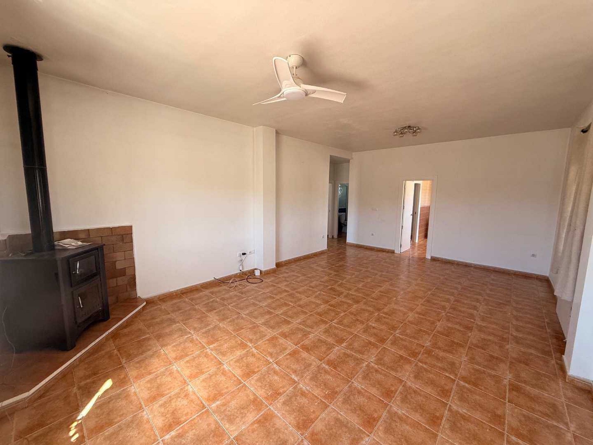 Resale - 3 Bedroom 2 Bathroom Villa in Pinoso -  - Alicante
