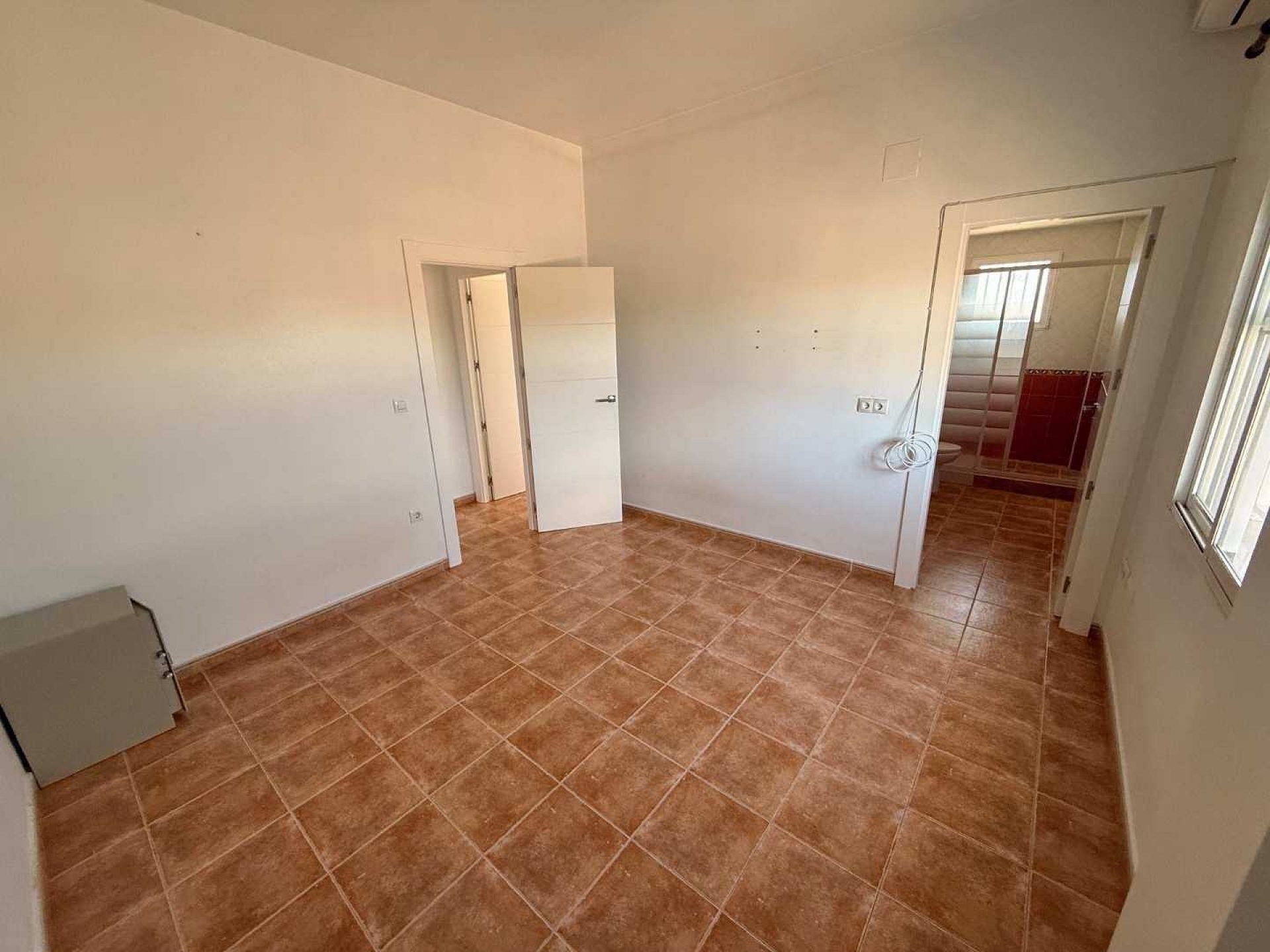 Resale - 3 Bedroom 2 Bathroom Villa in Pinoso -  - Alicante