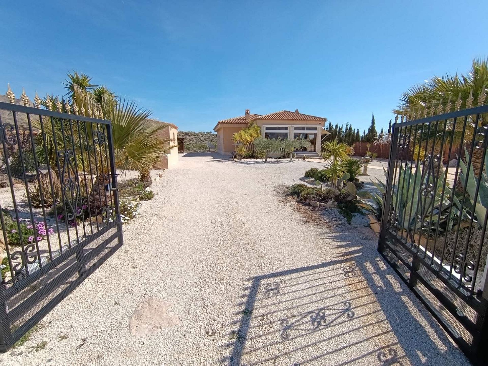Resale - 3 Bedroom 2 Bathroom Villa in Macisvenda -  - Murcia