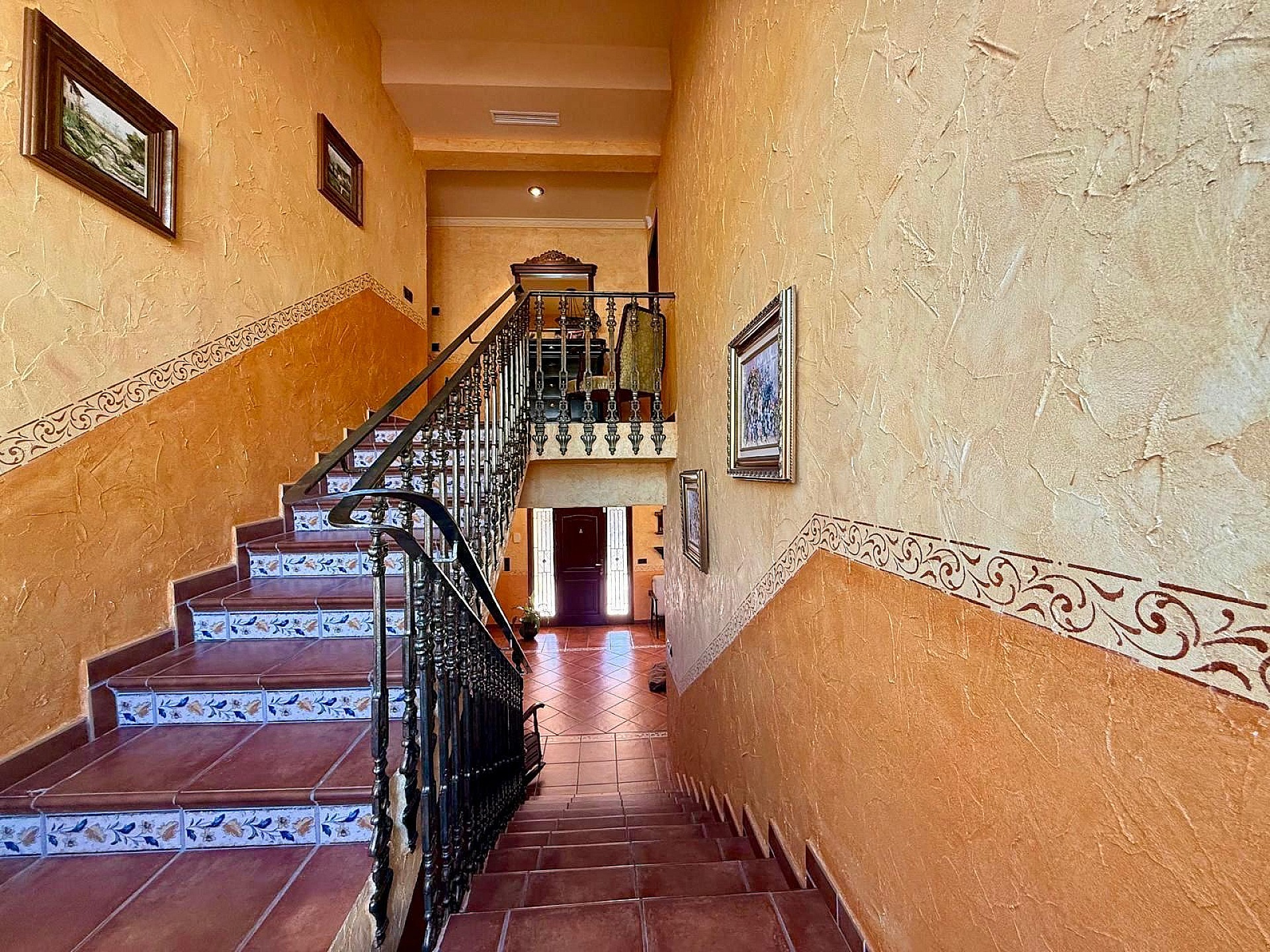 Resale - 6 Bedroom 4 Bathroom Villa in Salinas -  - Alicante