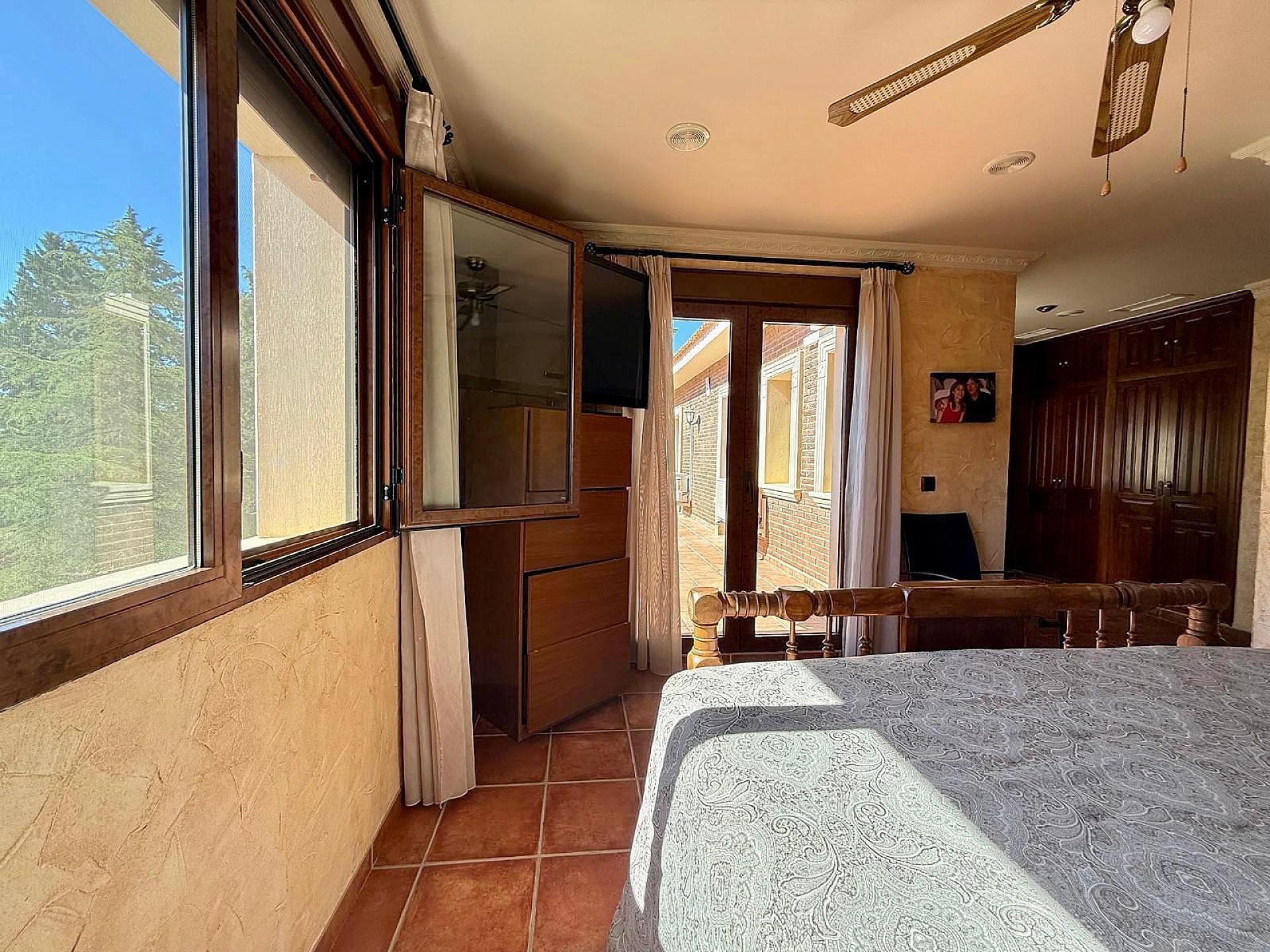 Resale - 6 Bedroom 4 Bathroom Villa in Salinas -  - Alicante