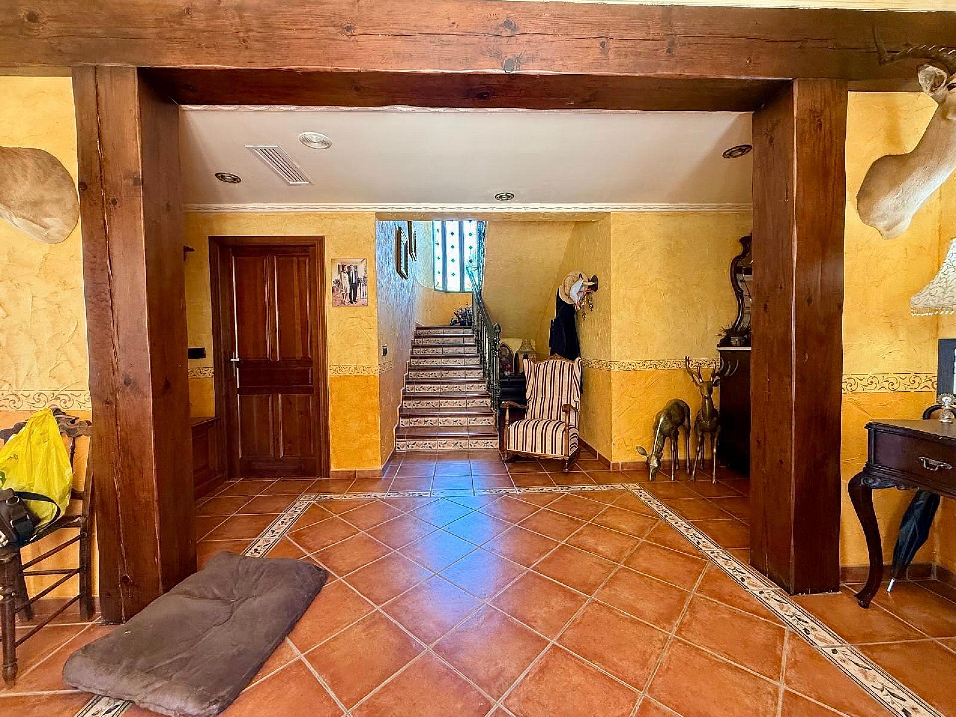 Resale - 6 Bedroom 4 Bathroom Villa in Salinas -  - Alicante