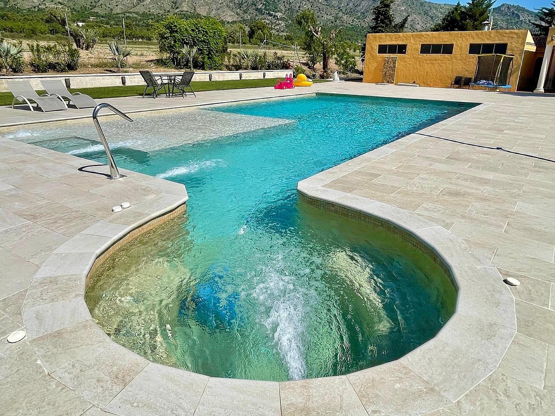 Resale - 6 Bedroom 4 Bathroom Villa in Salinas -  - Alicante
