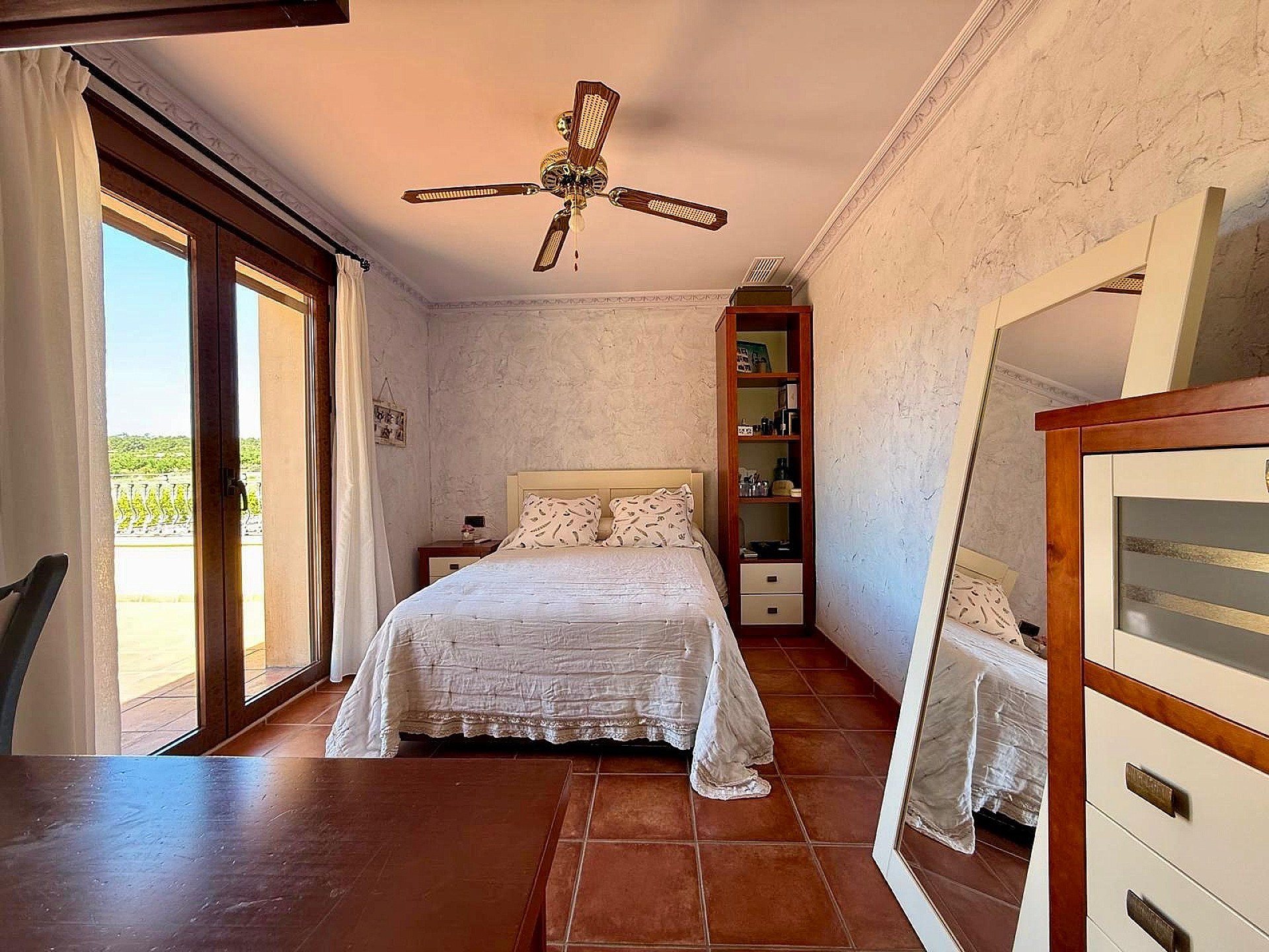 Resale - 6 Bedroom 4 Bathroom Villa in Salinas -  - Alicante