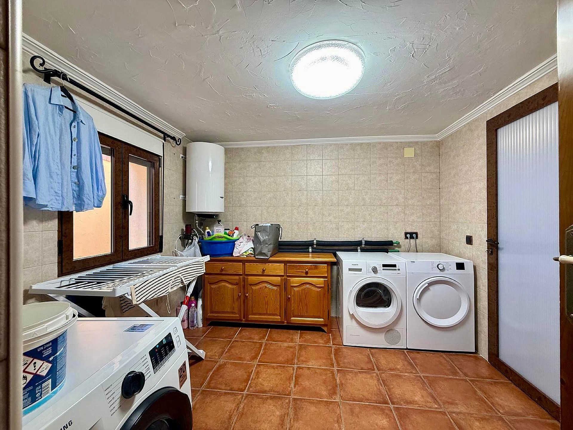 Resale - 6 Bedroom 4 Bathroom Villa in Salinas -  - Alicante