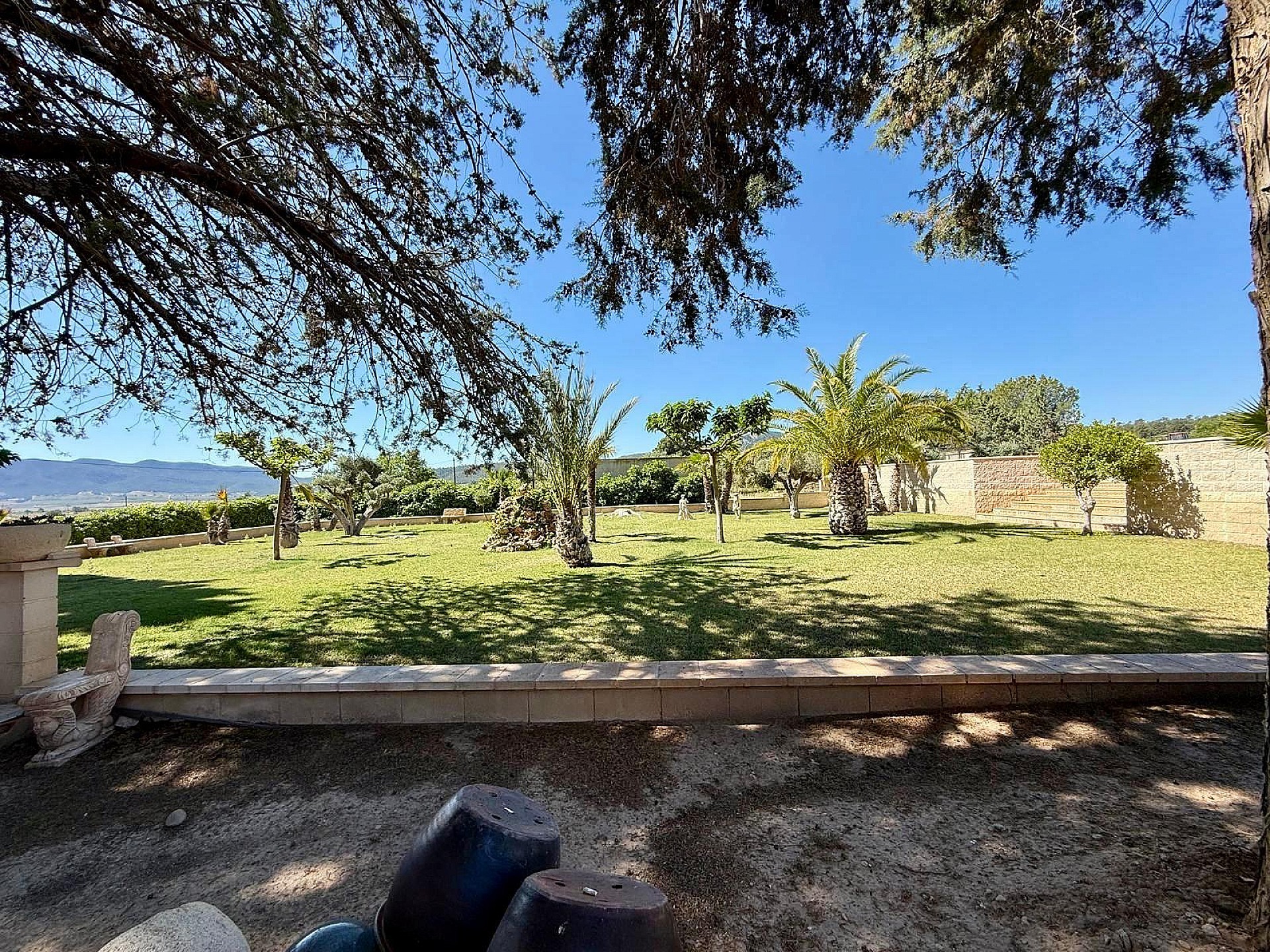 Resale - 6 Bedroom 4 Bathroom Villa in Salinas -  - Alicante