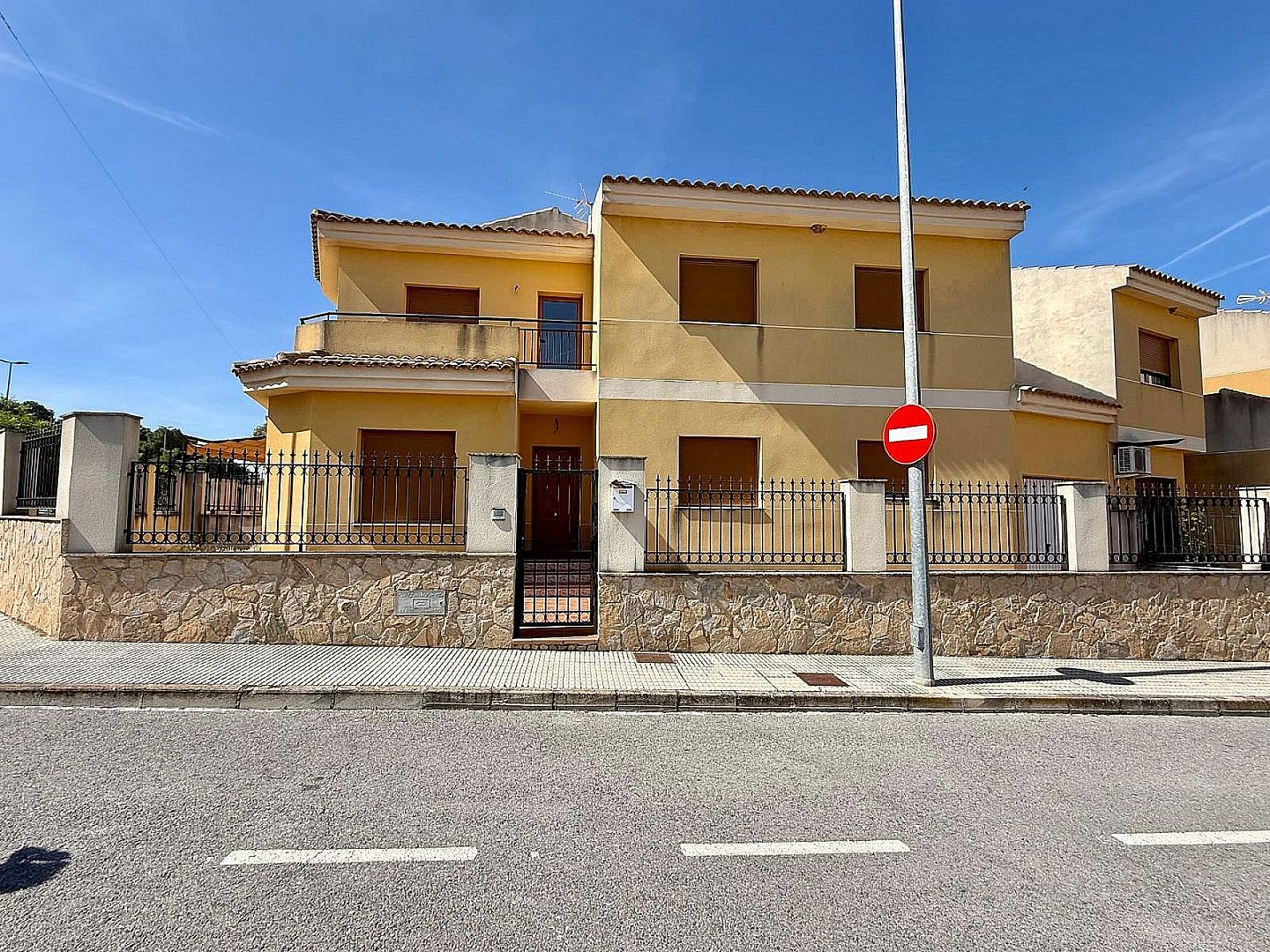 4 Bedroom 2 Bathroom Townhouse in Pinoso