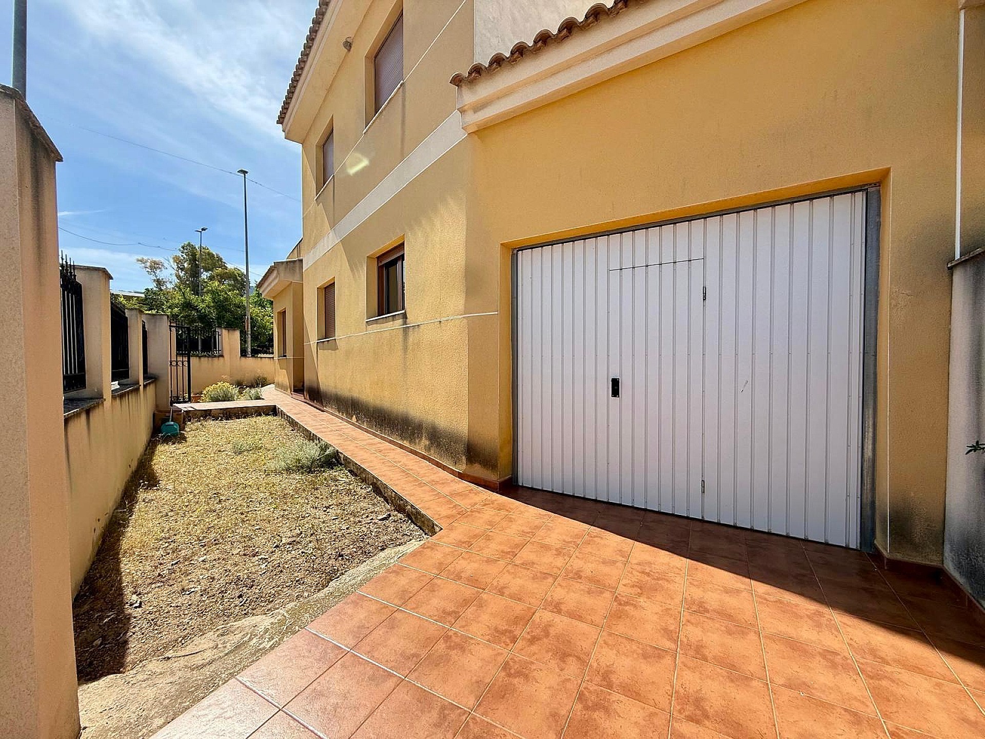 Resale - 4 Bedroom 2 Bathroom Townhouse in Pinoso - , Pinoso, Alicante, Spain - Alicante