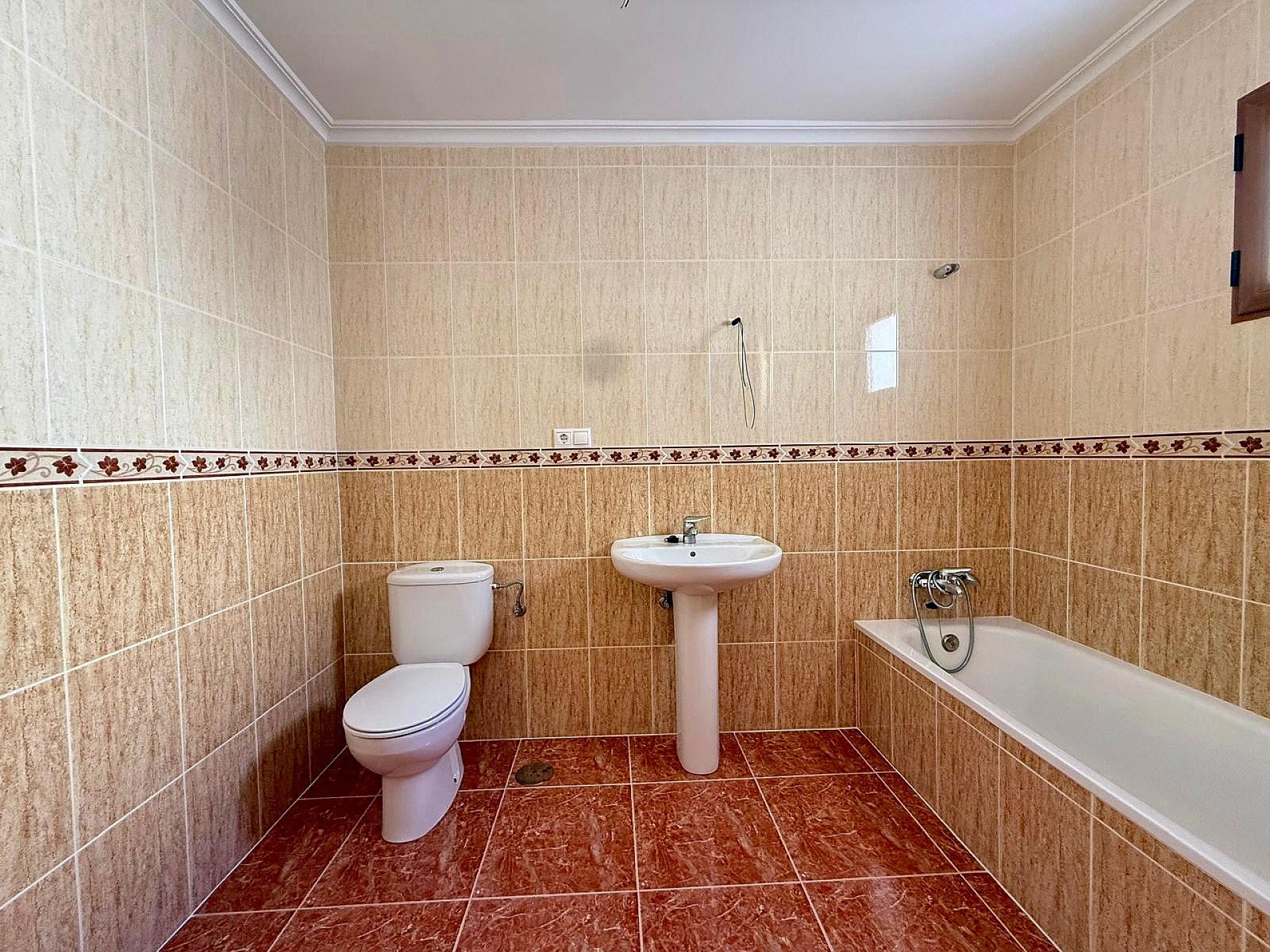 Resale - 4 Bedroom 2 Bathroom Townhouse in Pinoso - , Pinoso, Alicante, Spain - Alicante