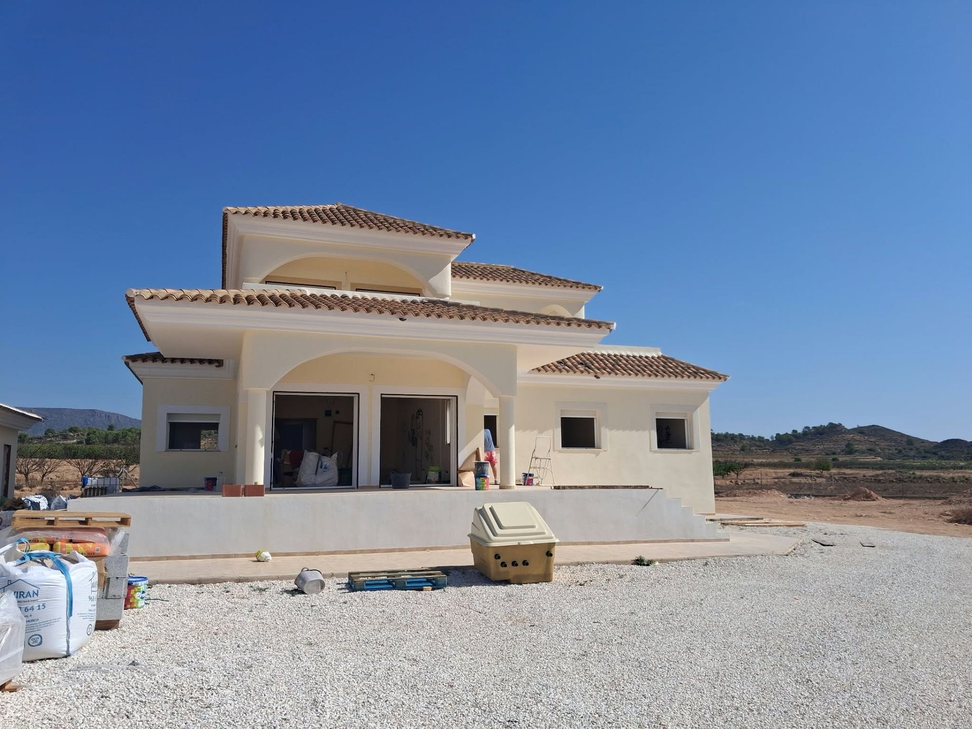 Resale - 5 Bedroom 3 Bathroom Country house in Pinoso -  - Alicante