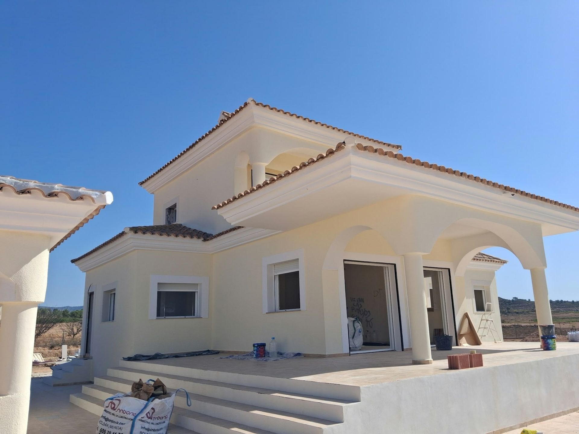 Resale - 5 Bedroom 3 Bathroom Country house in Pinoso -  - Alicante