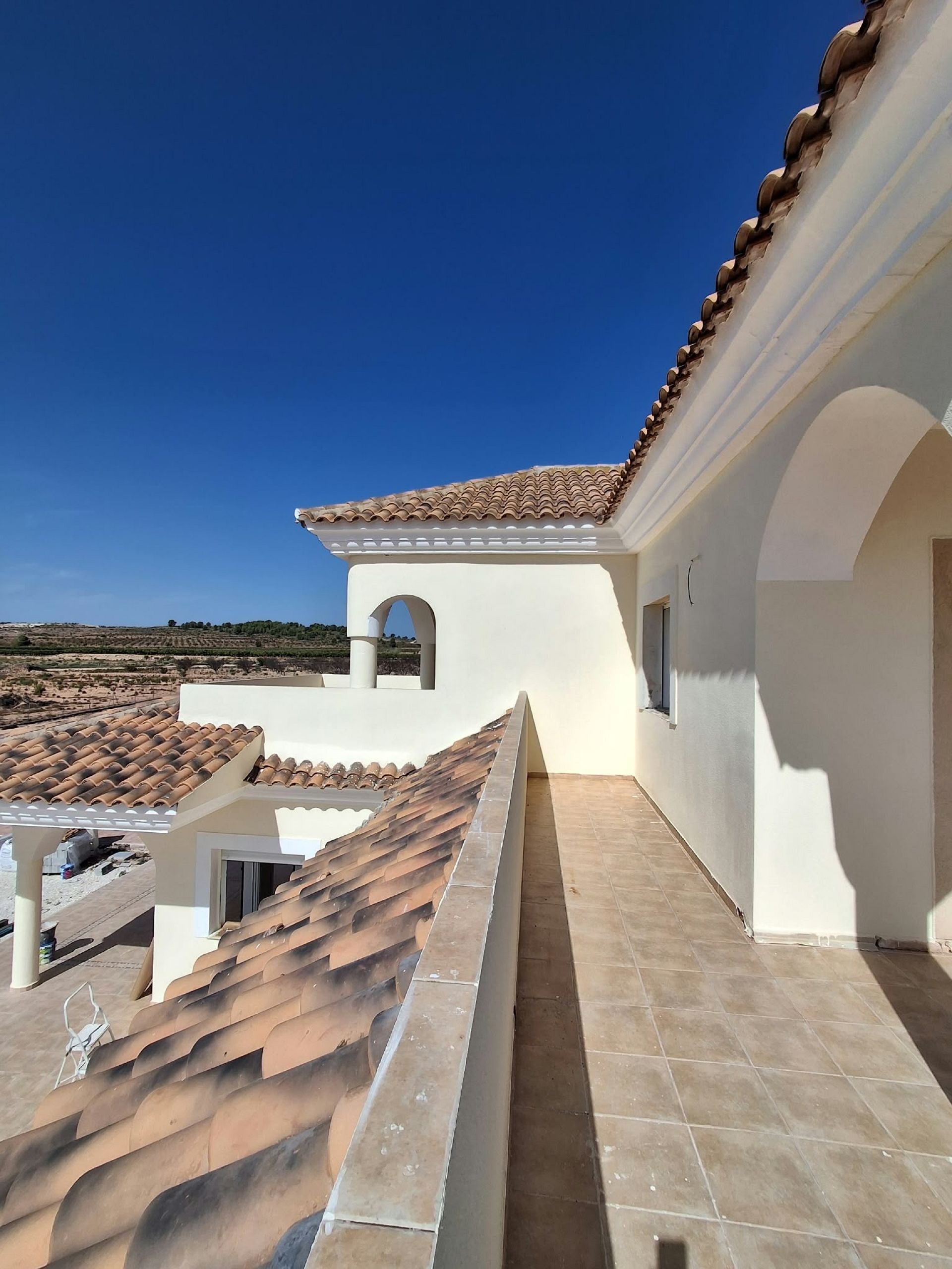 Resale - 5 Bedroom 3 Bathroom Country house in Pinoso -  - Alicante