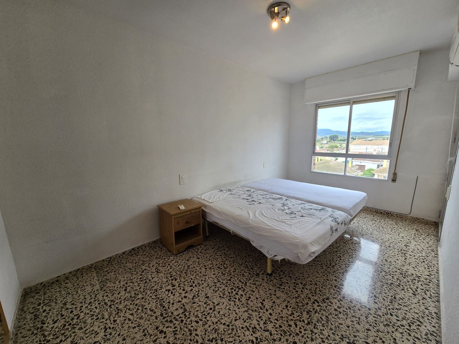 Resale - 4 Bedroom 2 Bathroom Apartment in Salinas -  - Alicante