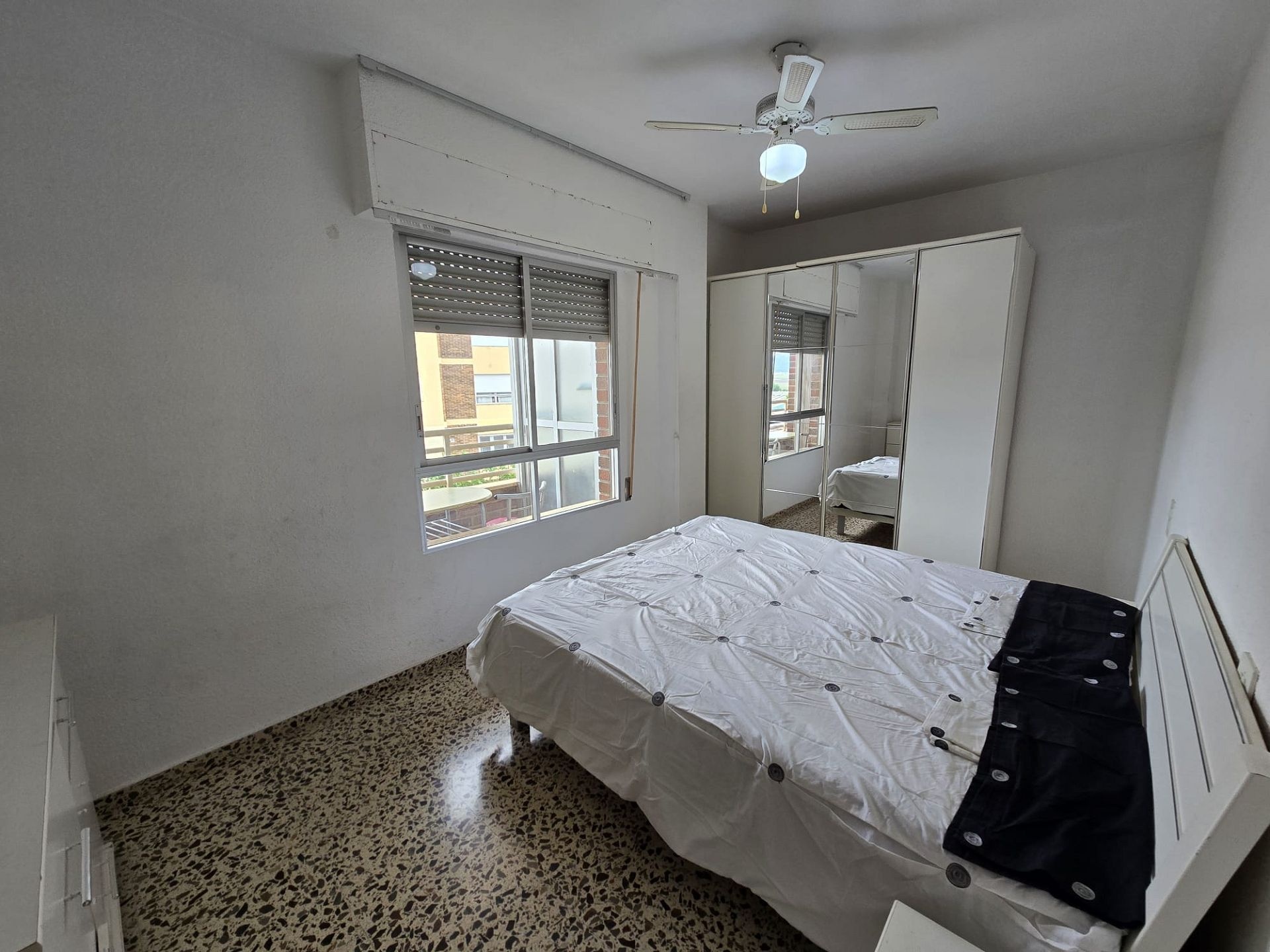 Resale - 4 Bedroom 2 Bathroom Apartment in Salinas -  - Alicante