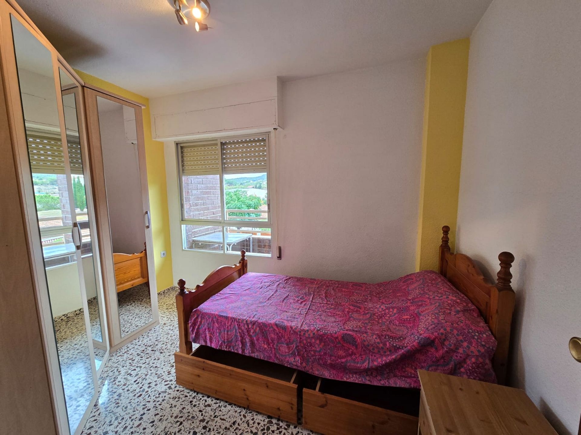 Resale - 4 Bedroom 2 Bathroom Apartment in Salinas -  - Alicante