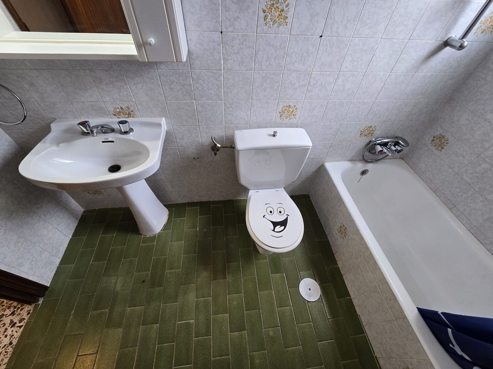 Resale - 4 Bedroom 2 Bathroom Apartment in Salinas -  - Alicante