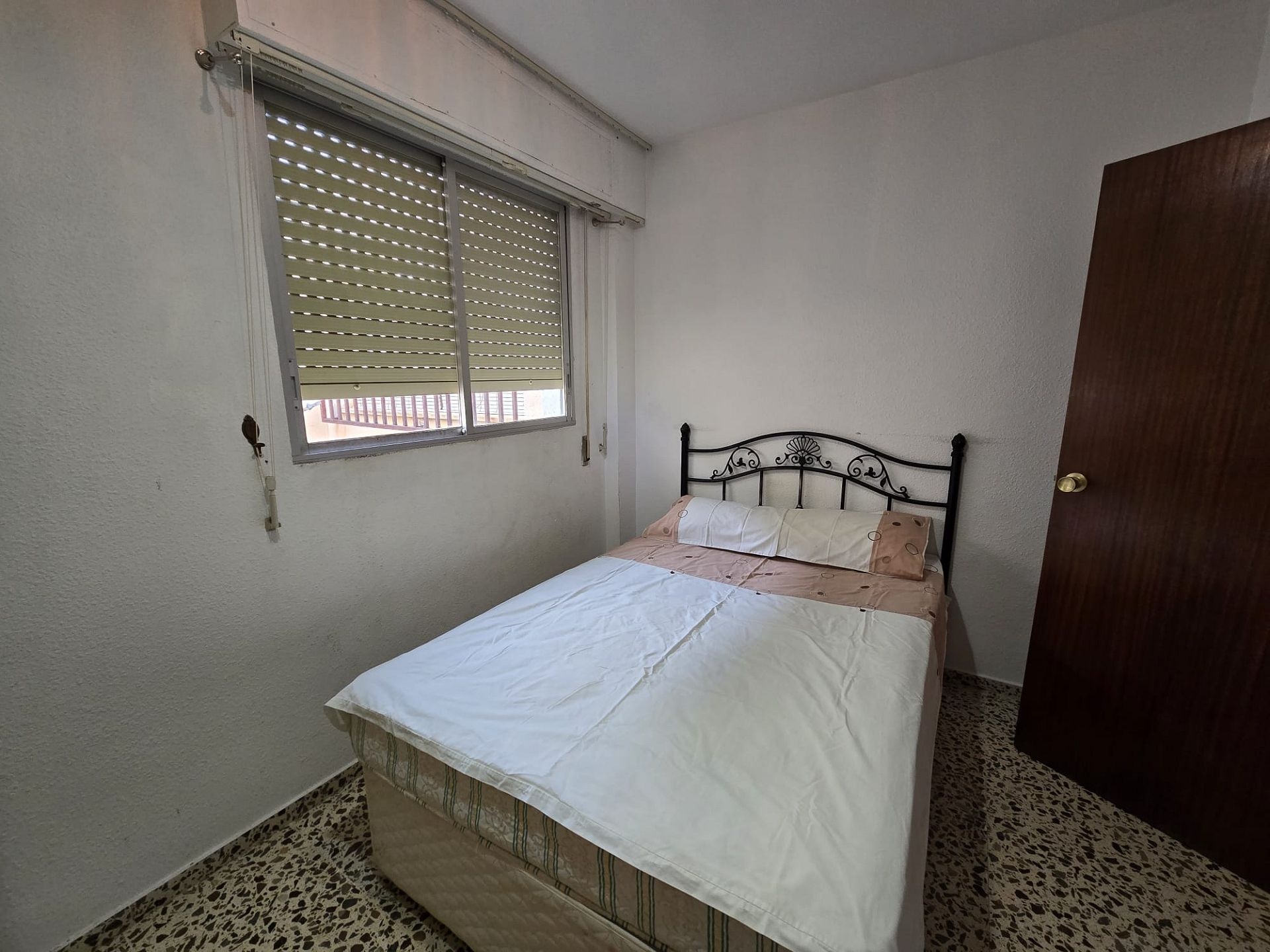 Resale - 4 Bedroom 2 Bathroom Apartment in Salinas -  - Alicante