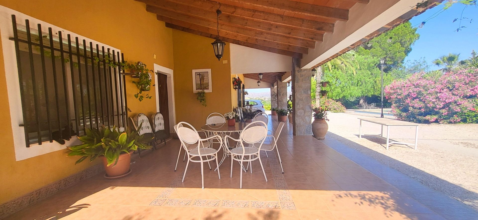 Resale - 4 Bedroom 1 Bathroom Villa in Novelda -  - Alicante
