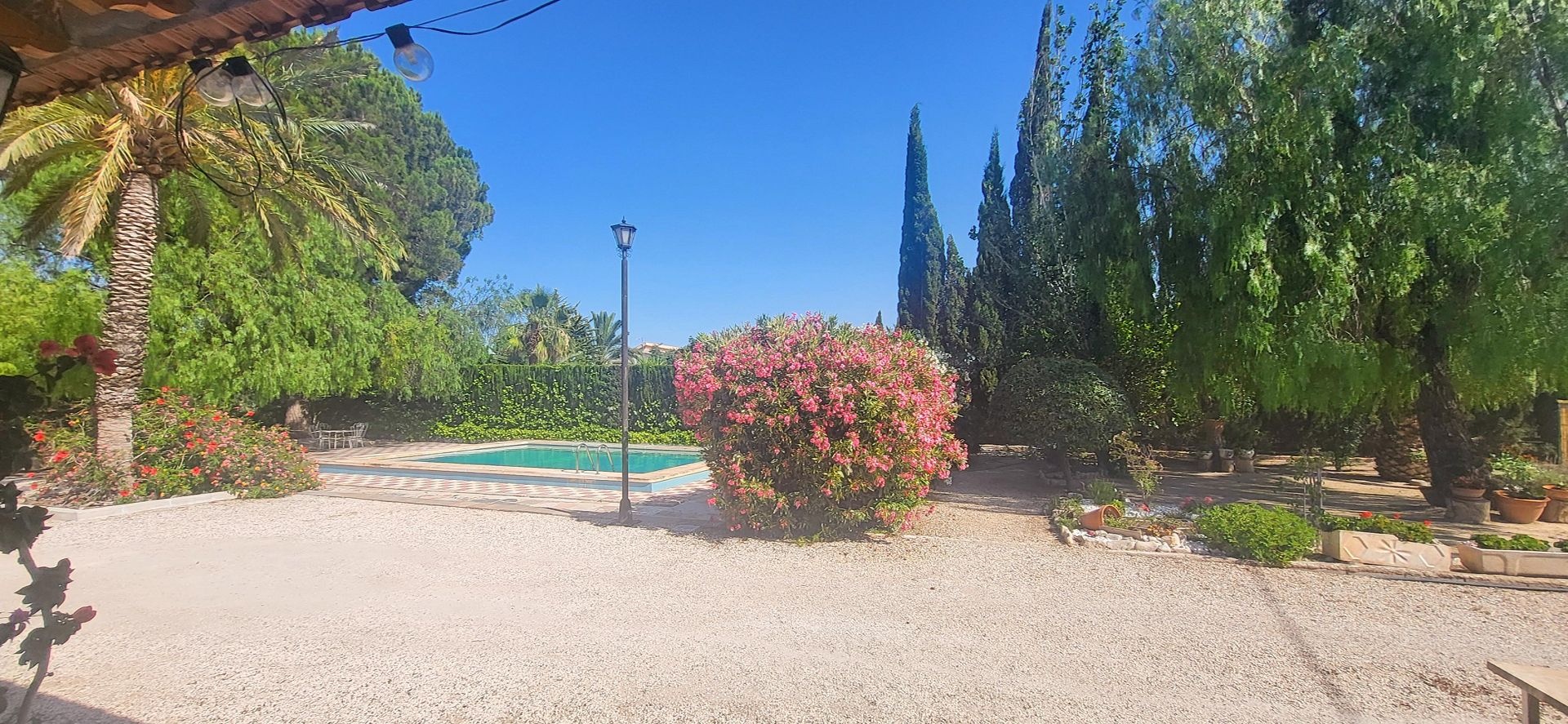 Resale - 4 Bedroom 1 Bathroom Villa in Novelda -  - Alicante