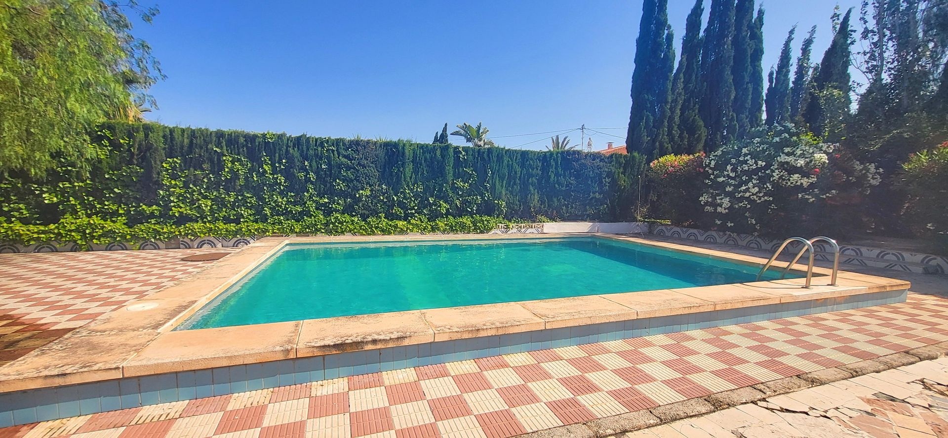 Resale - 4 Bedroom 1 Bathroom Villa in Novelda -  - Alicante