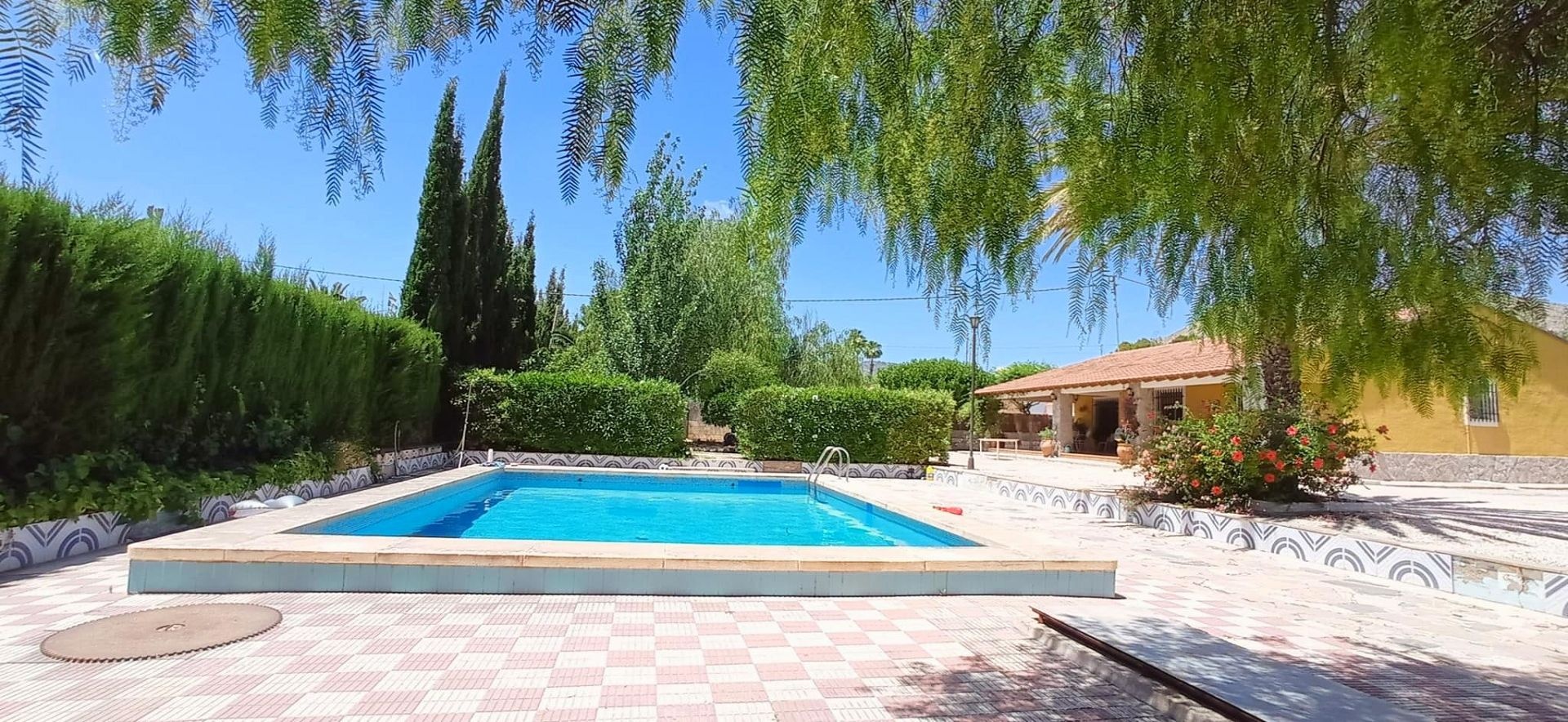 Resale - 4 Bedroom 1 Bathroom Villa in Novelda -  - Alicante