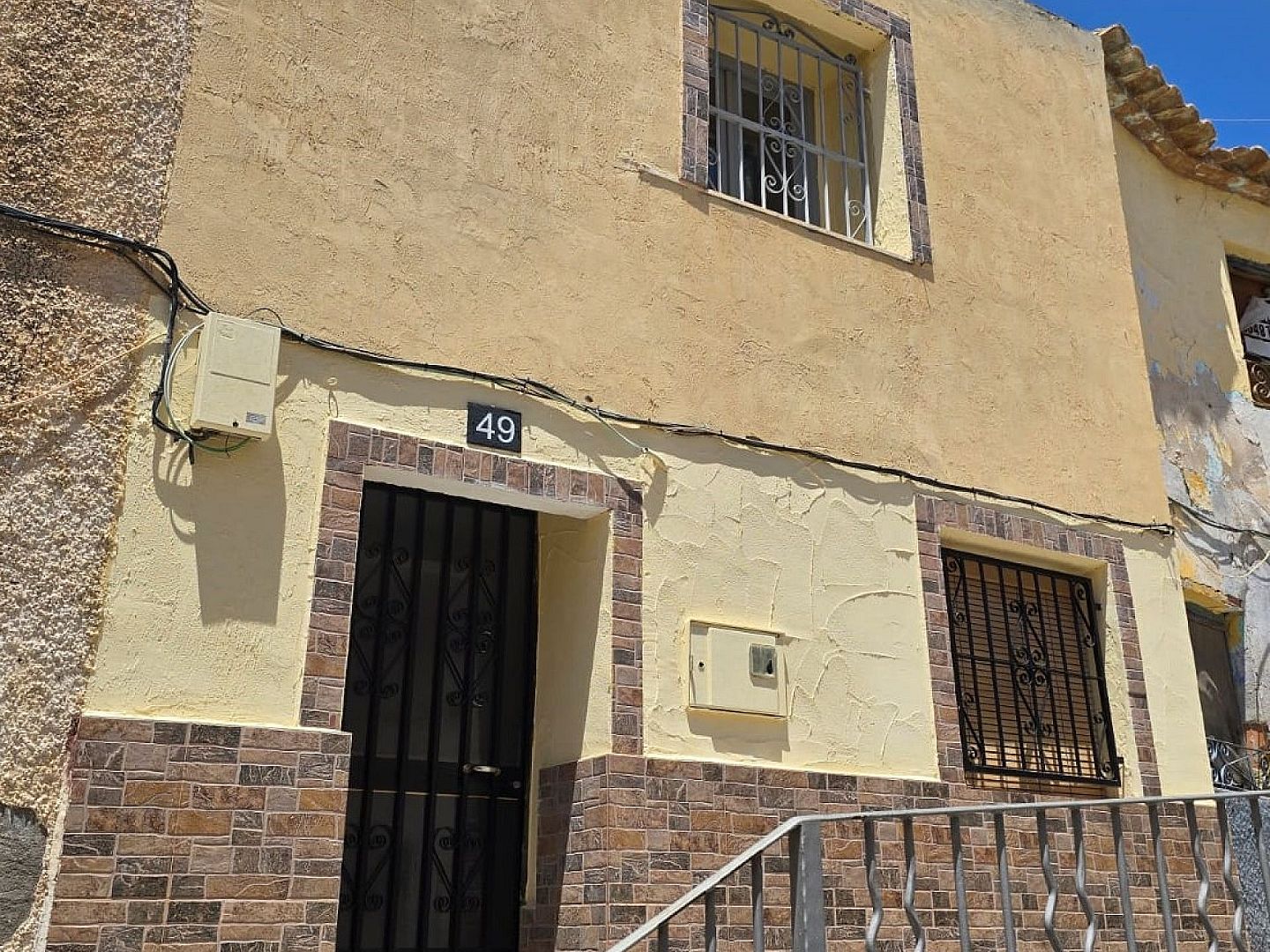 3 Bedroom 2 Bathroom Townhouse in Sax
