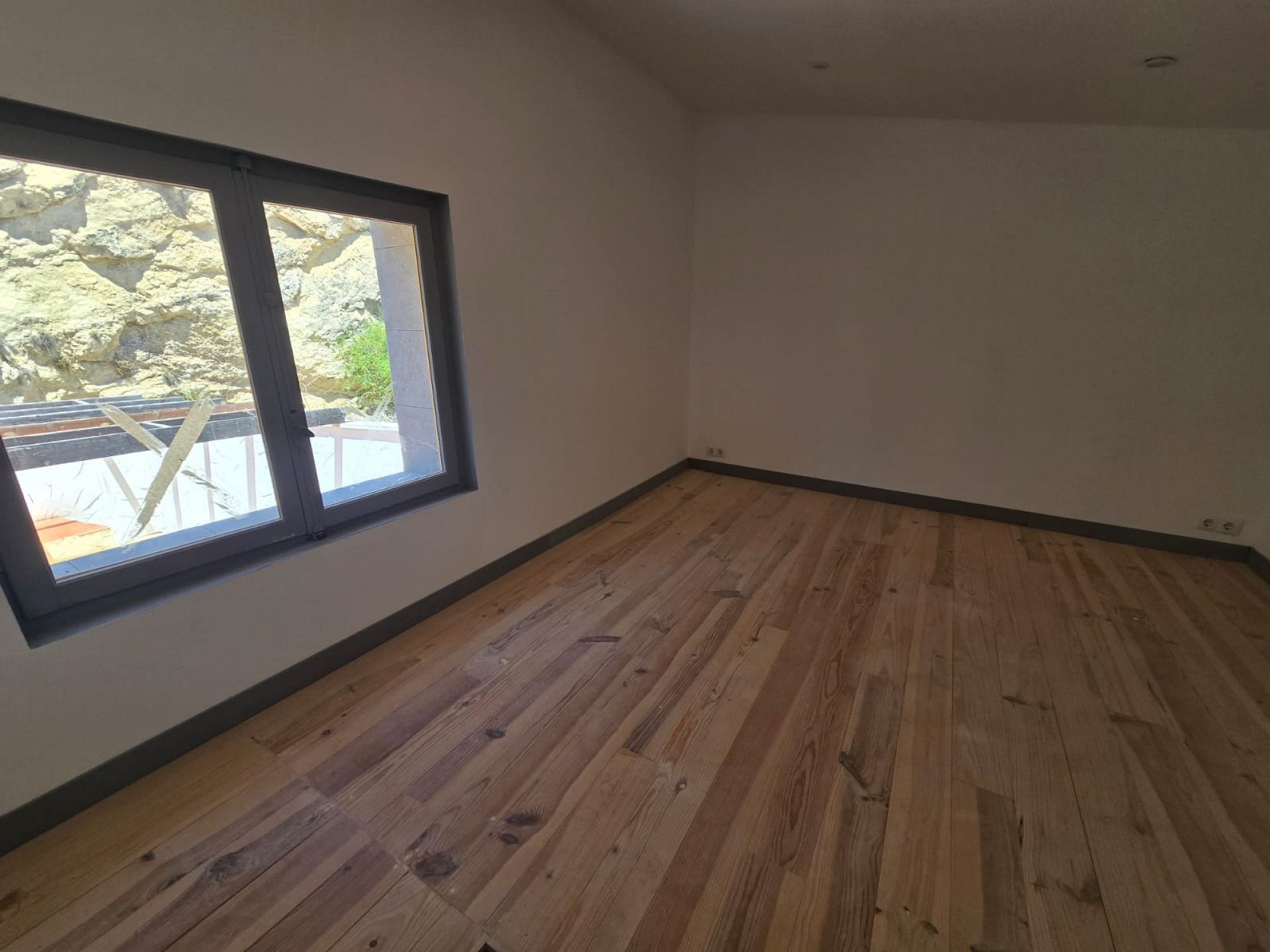 Resale - 3 Bedroom 2 Bathroom Townhouse in Sax -  - Alicante