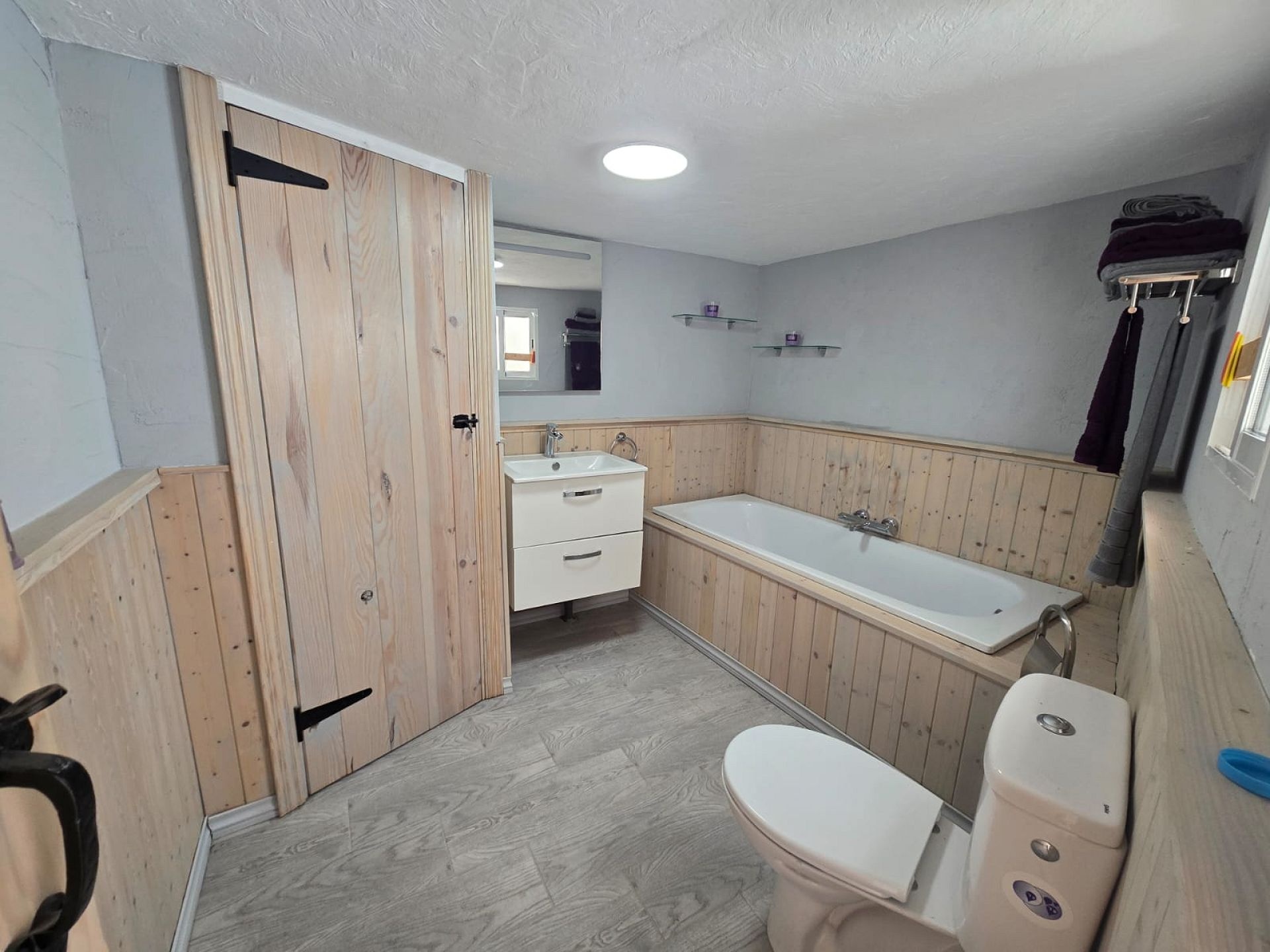 Resale - 3 Bedroom 2 Bathroom Townhouse in Sax -  - Alicante