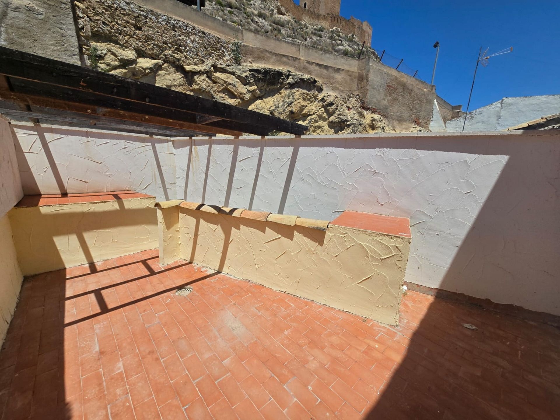 Resale - 3 Bedroom 2 Bathroom Townhouse in Sax -  - Alicante