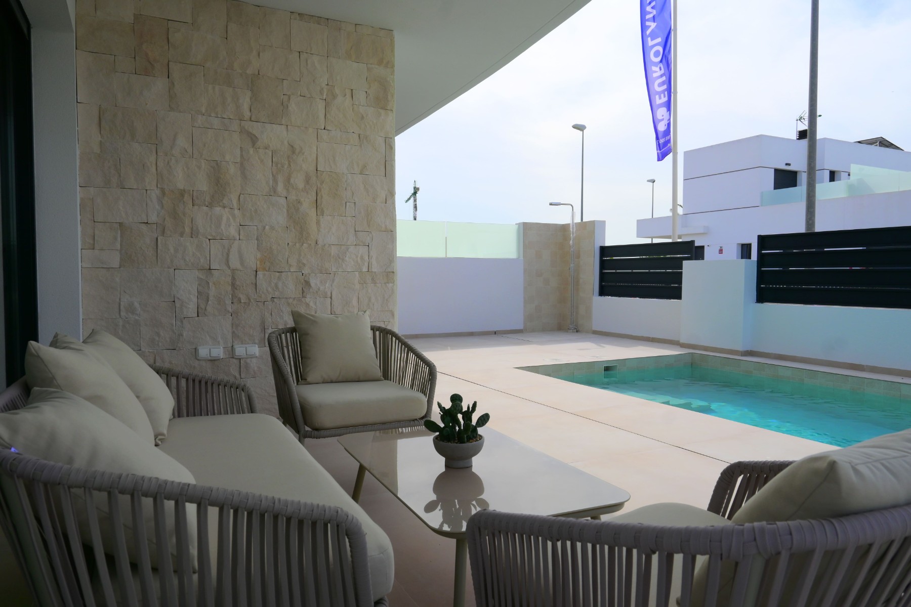 Resale - 3 Bedroom 2 Bathroom Villa in Dolores -  - Alicante