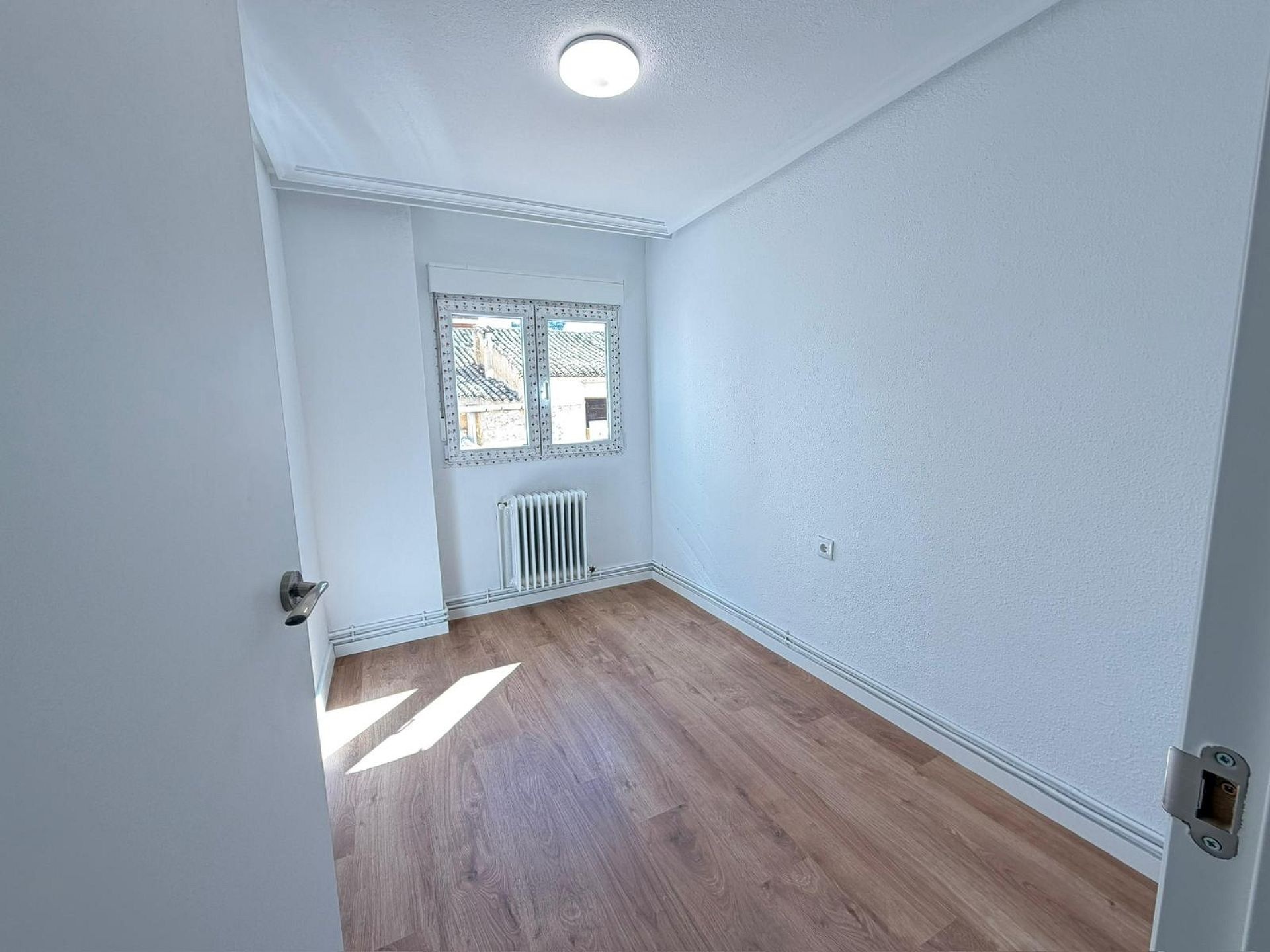 Resale - 4 Bedroom 2 Bathroom Apartment in Yecla -  - Murcia